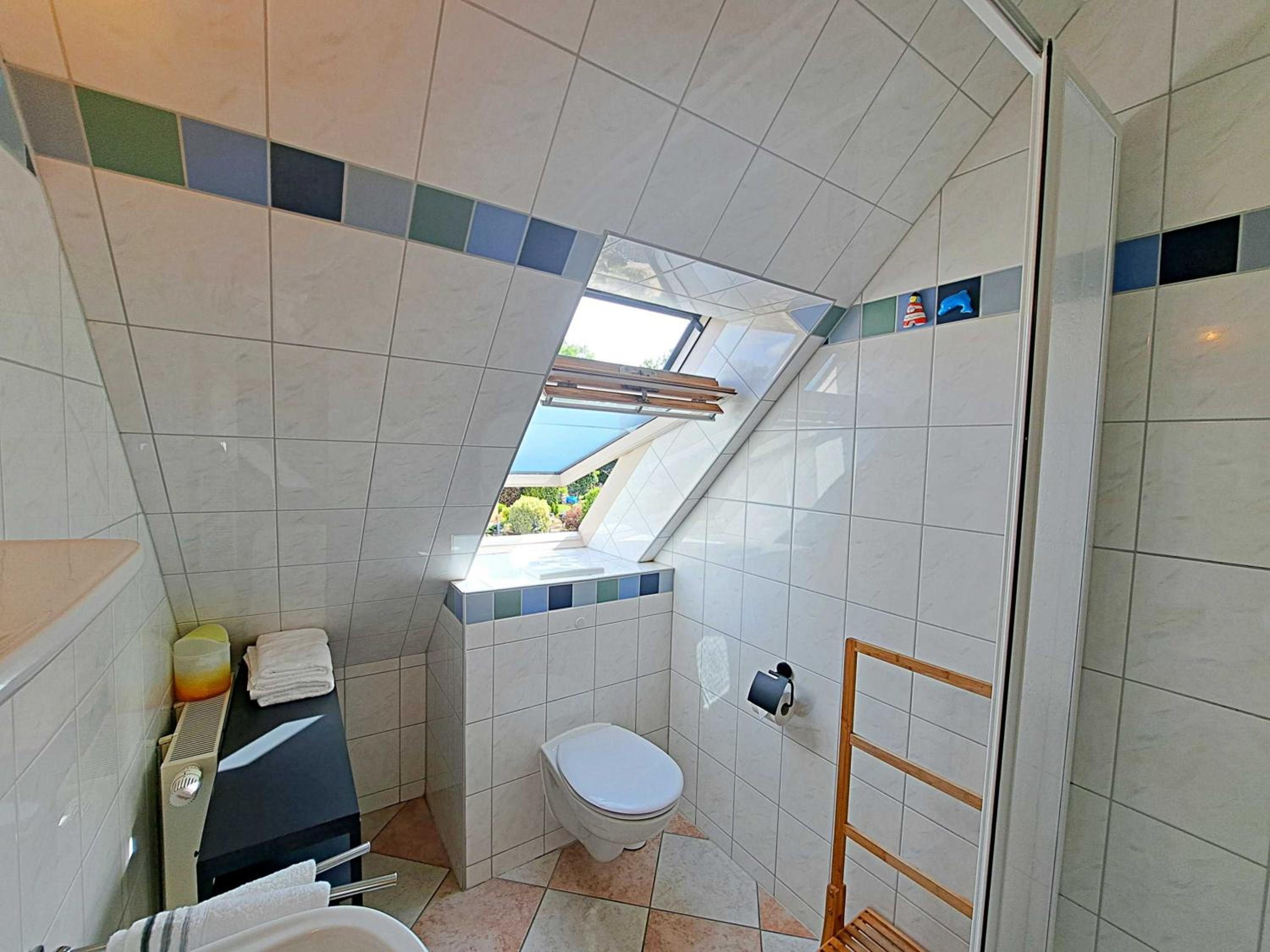 Apartment with Shower photo 2