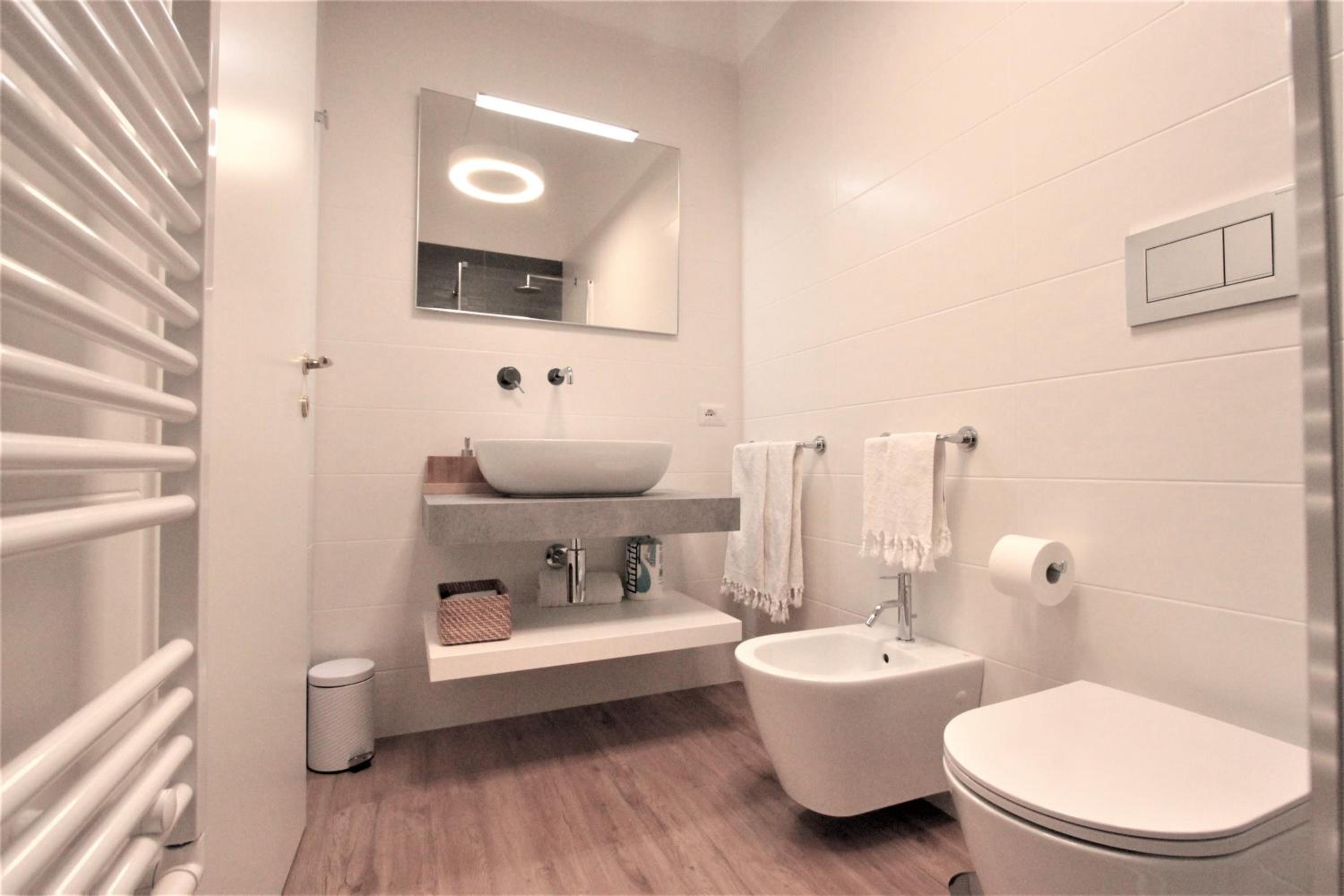 Double Room with Balcony - Photo 5