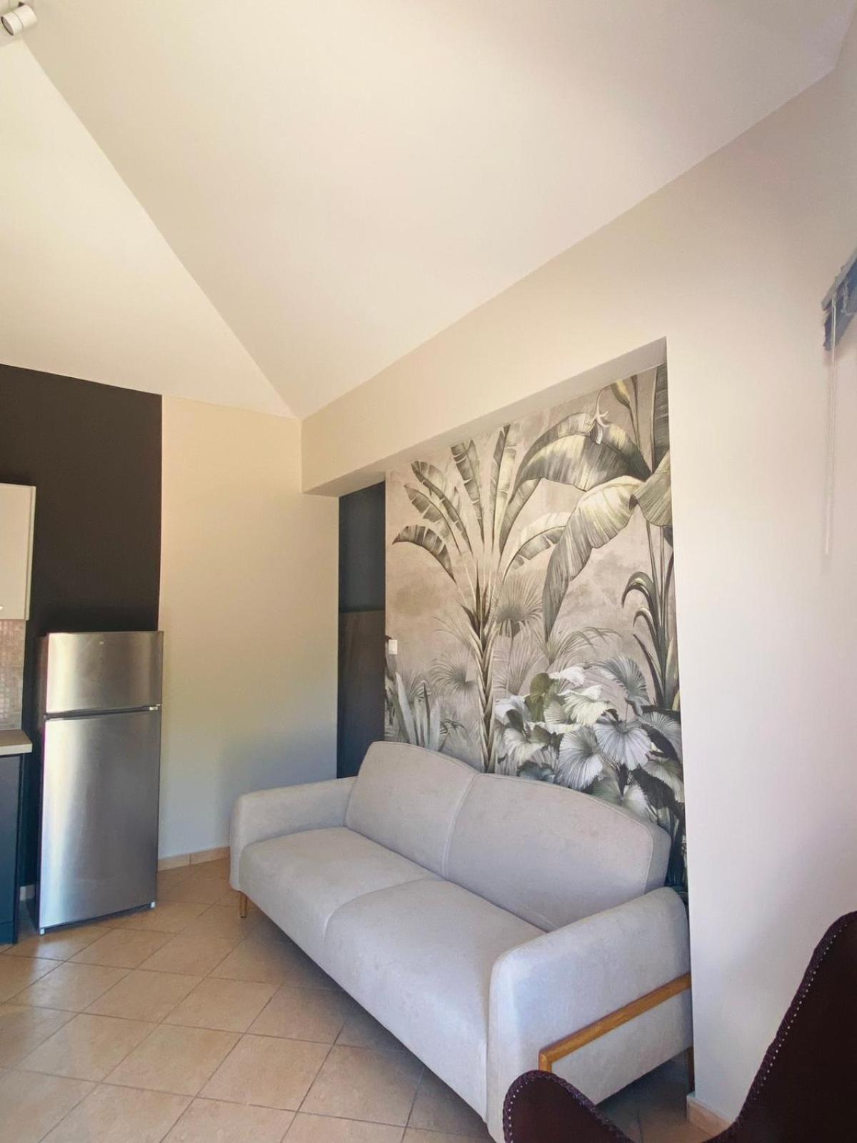 One-Bedroom Apartment with Balcony photo 1