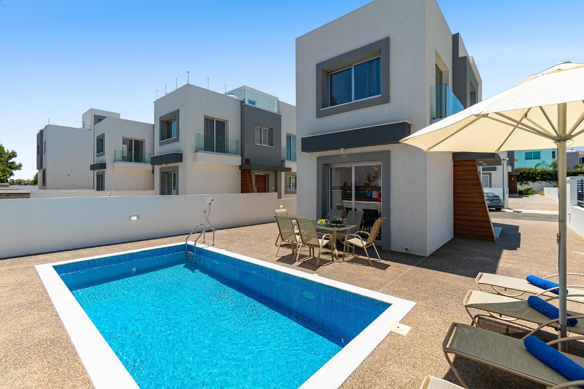 Three-Bedroom Villa photo 1