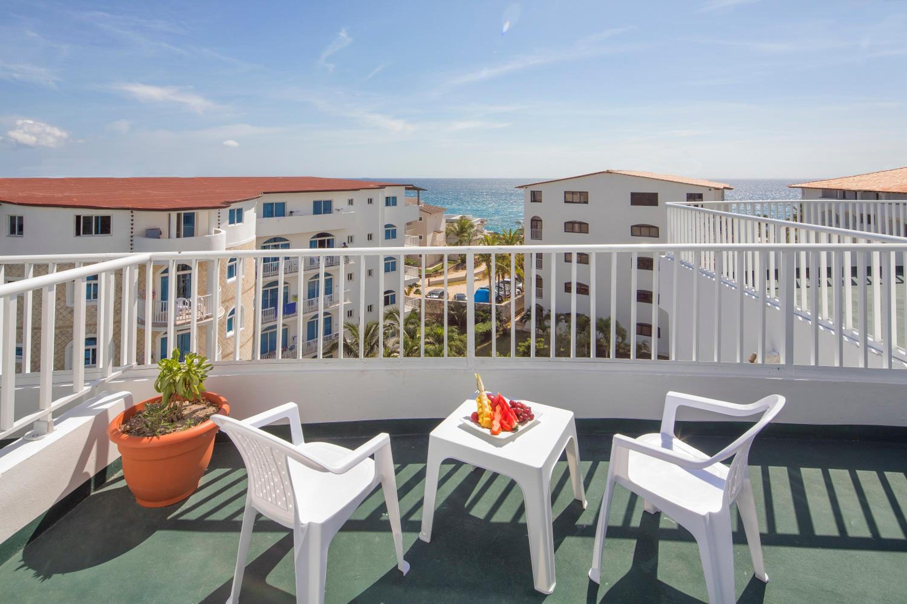 Double Partial Sea view