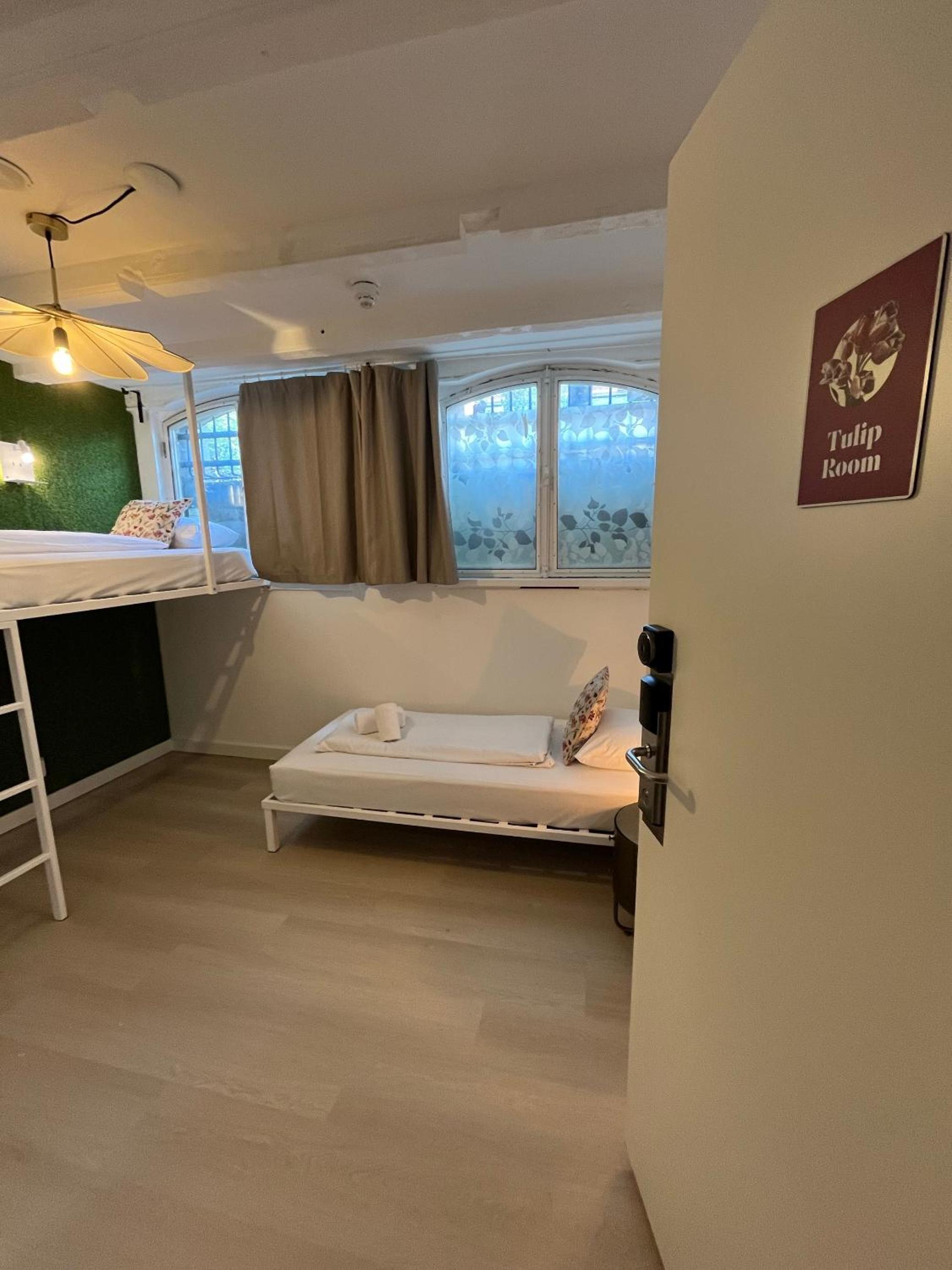 Twin Room with Private Bathroom photo 3
