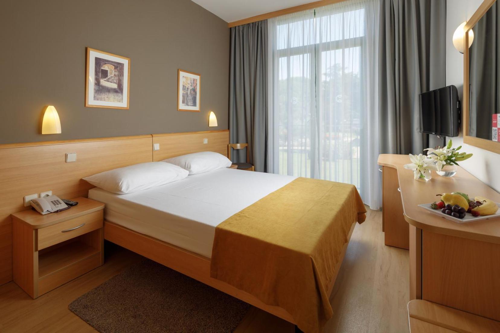 Economy Single Room - Park Side photo 1