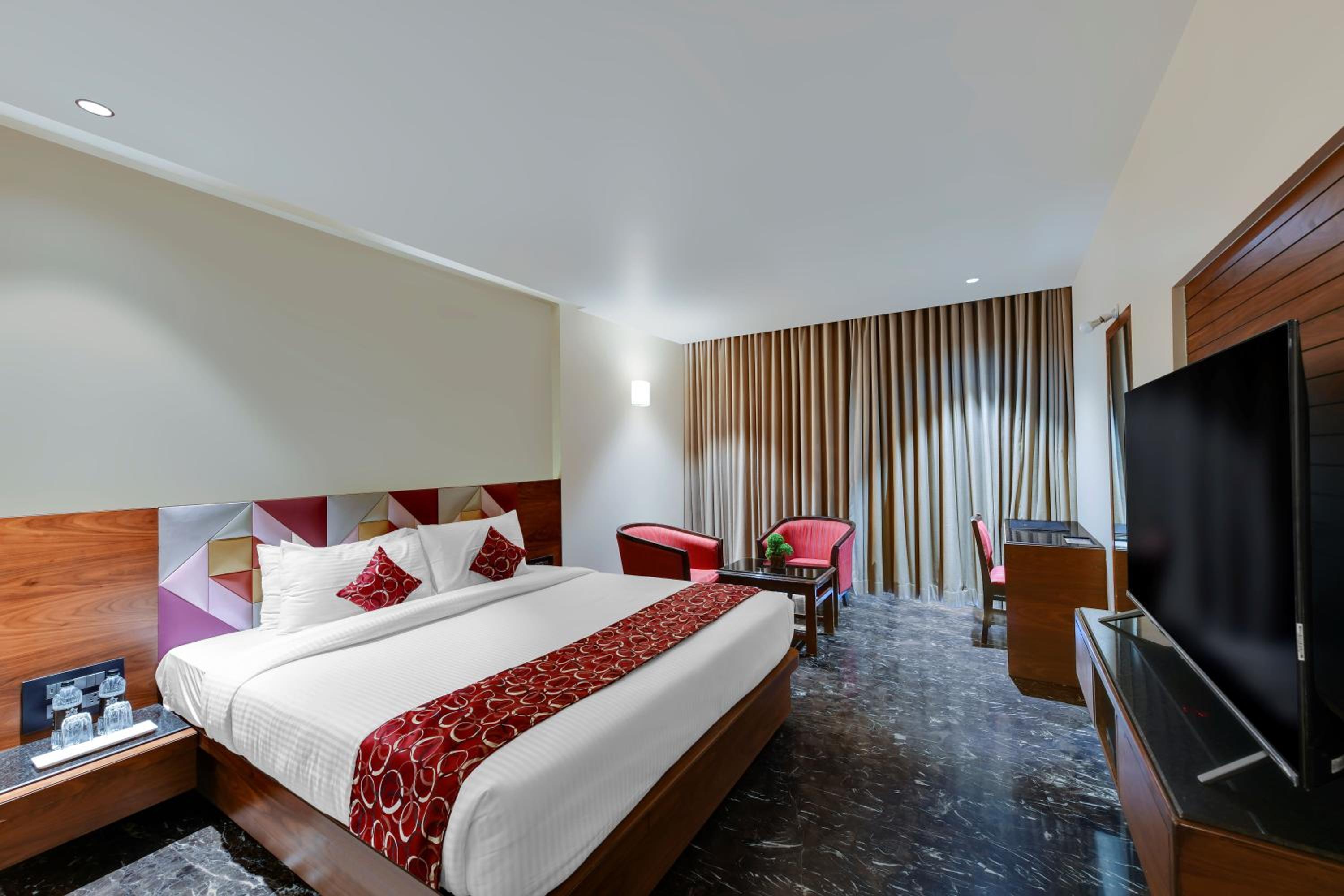 Superior King Suite photo 3