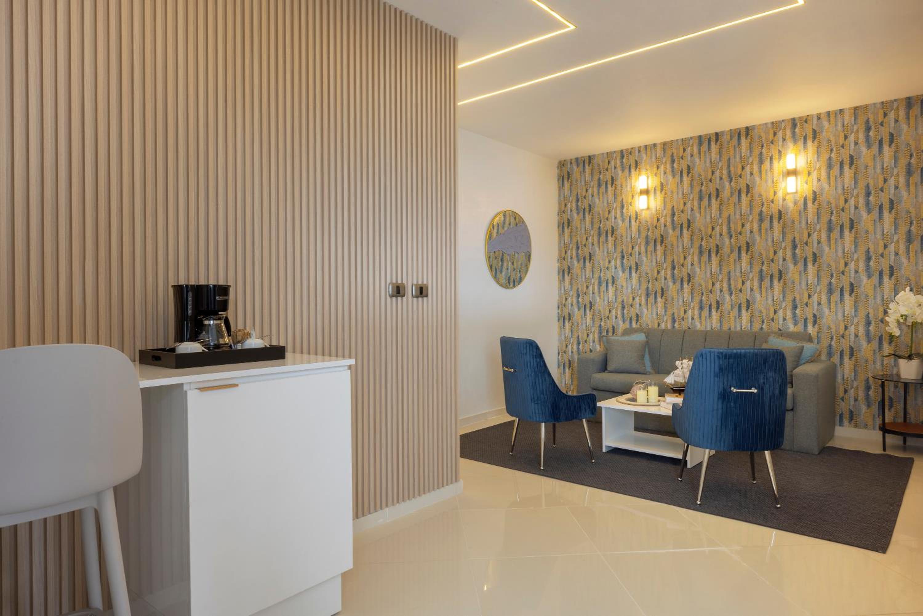 Junior Suite with Sea View thumbnail 6