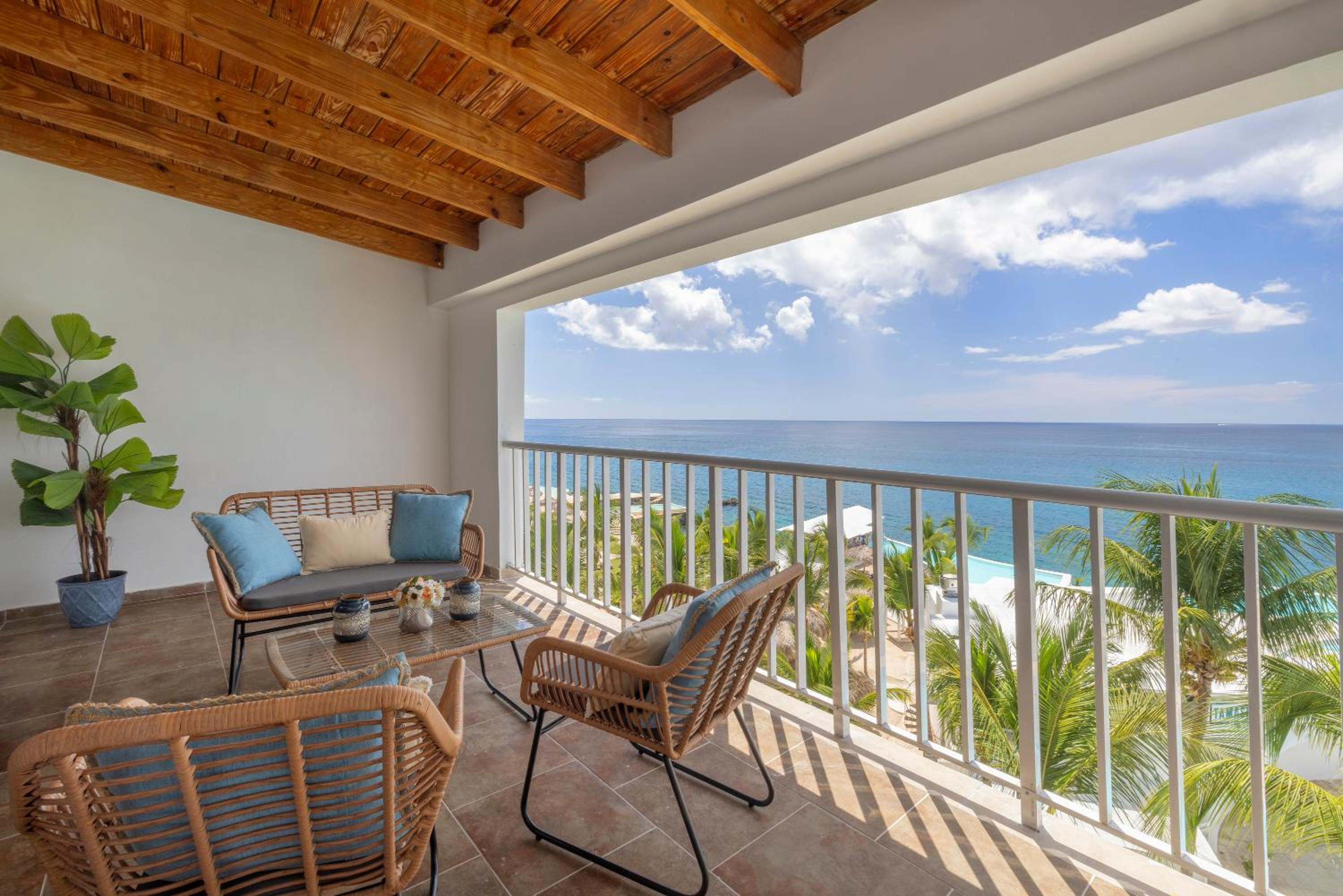 Junior Suite with Sea View thumbnail 6