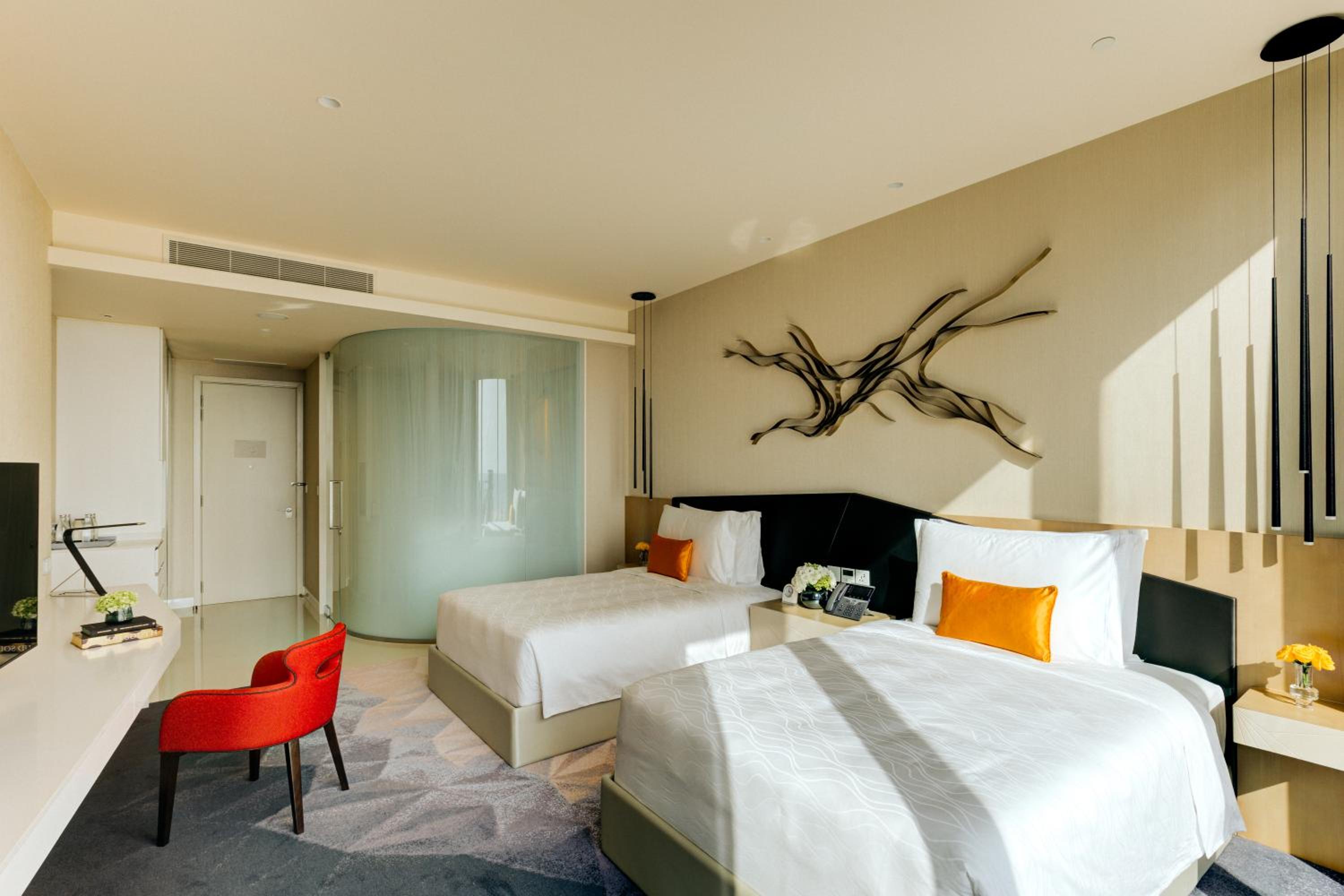 Premier Life Cityscape View Twin Room - Photo 1