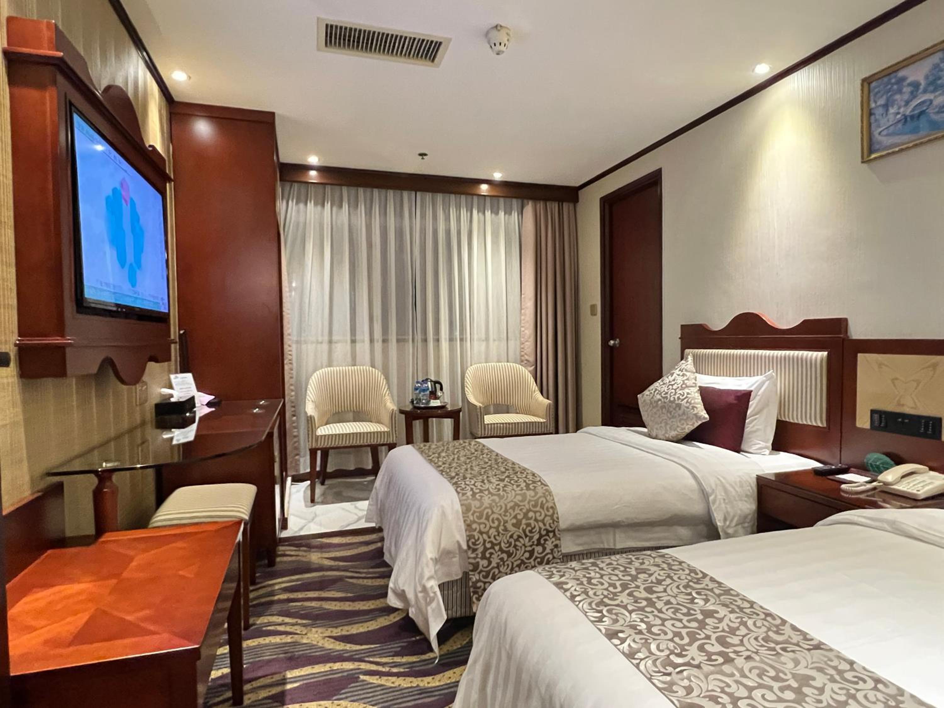 Standard Twin Room - Photo 1