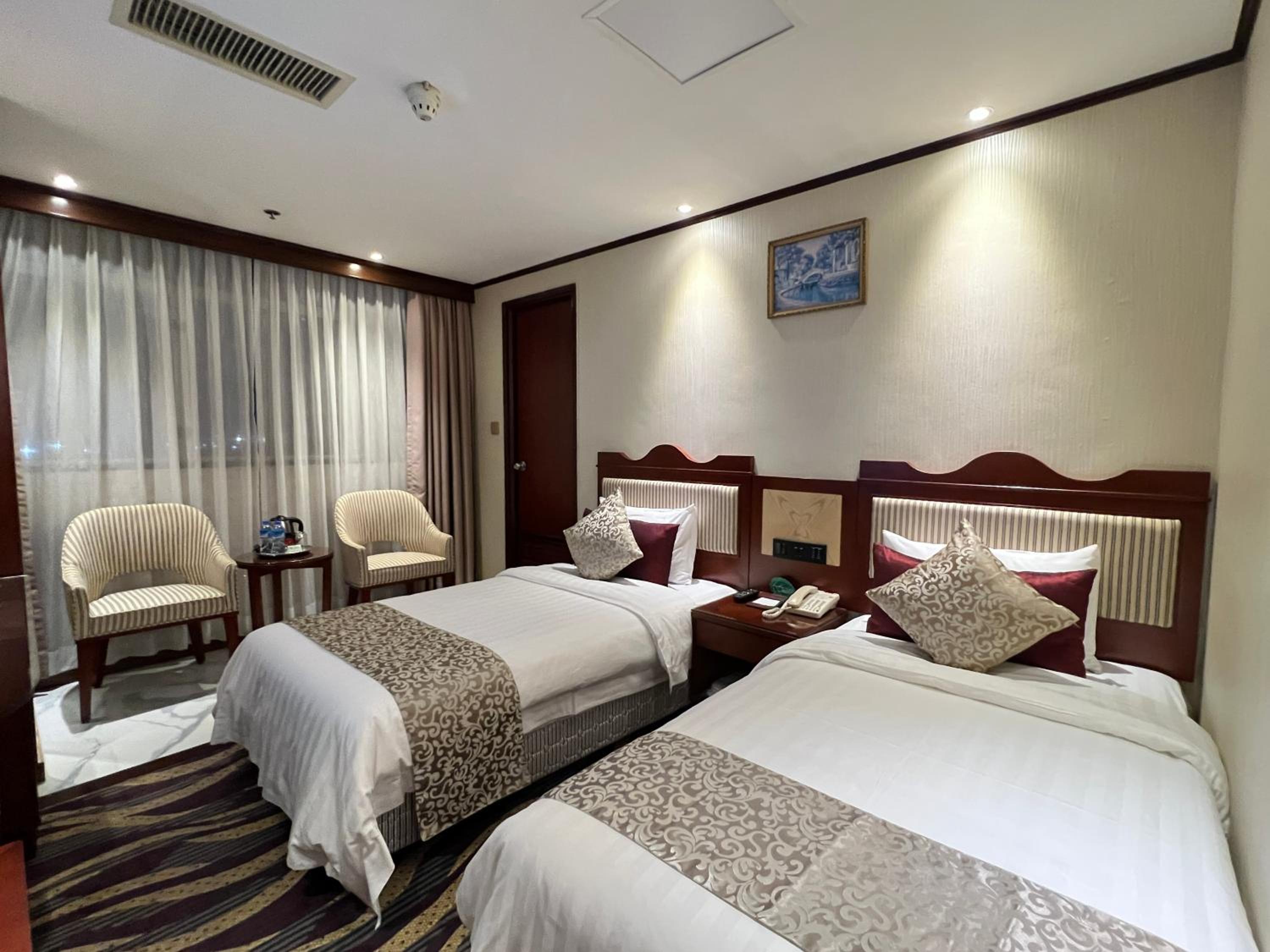 Standard Twin Room - Photo 2