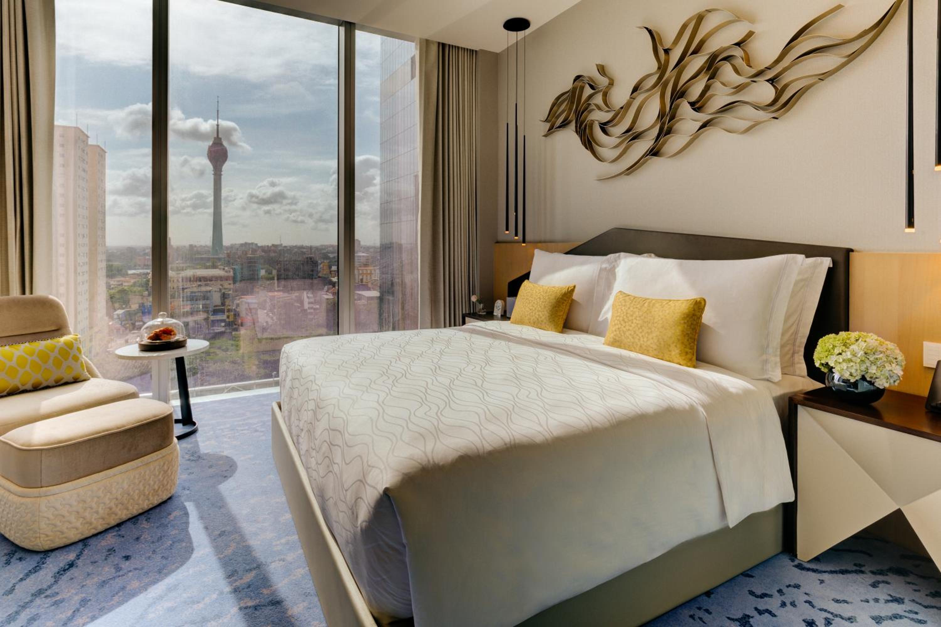 Premier Life Cityscape View King Room - Photo 2