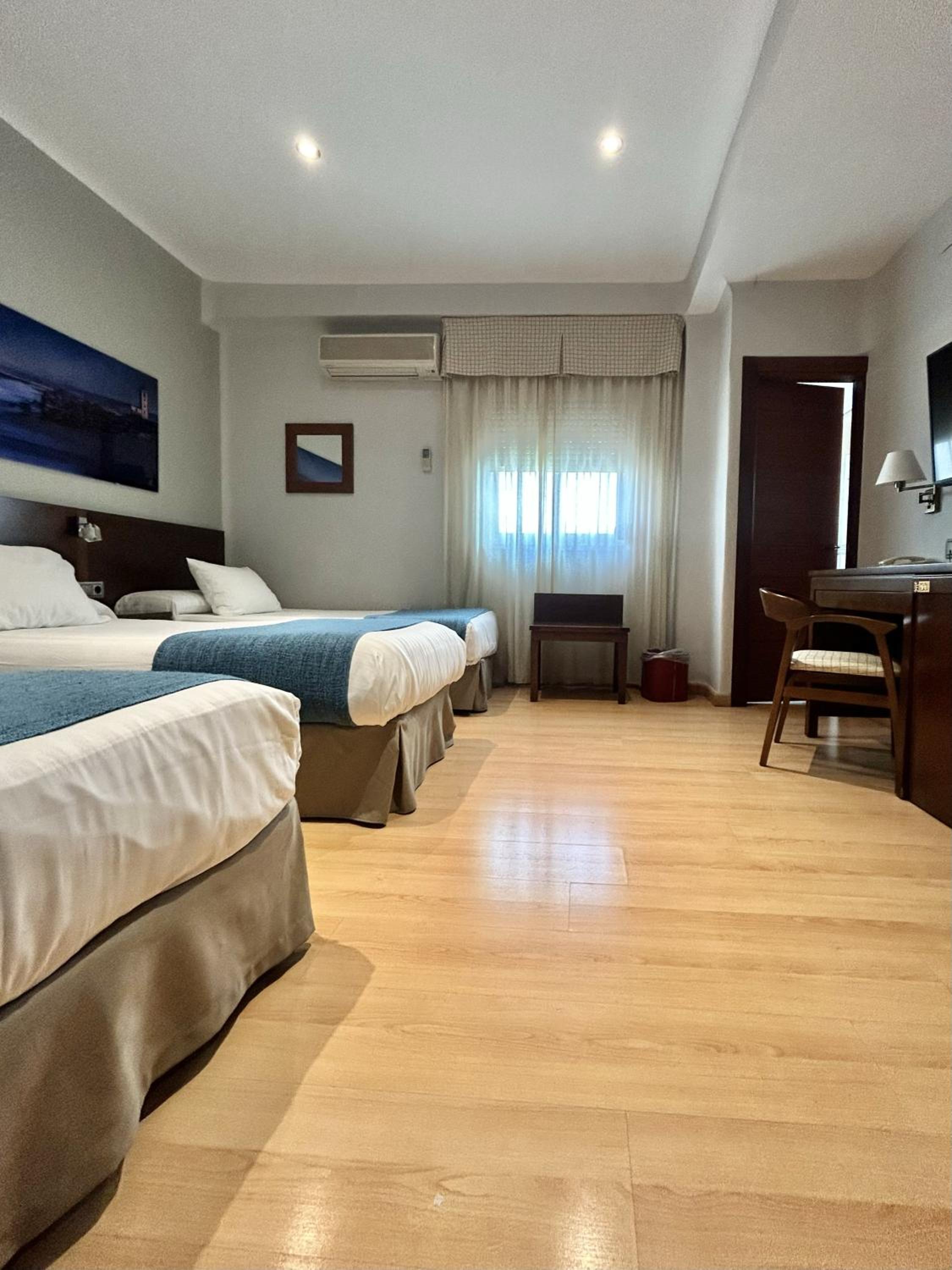 Triple Room - Photo 13