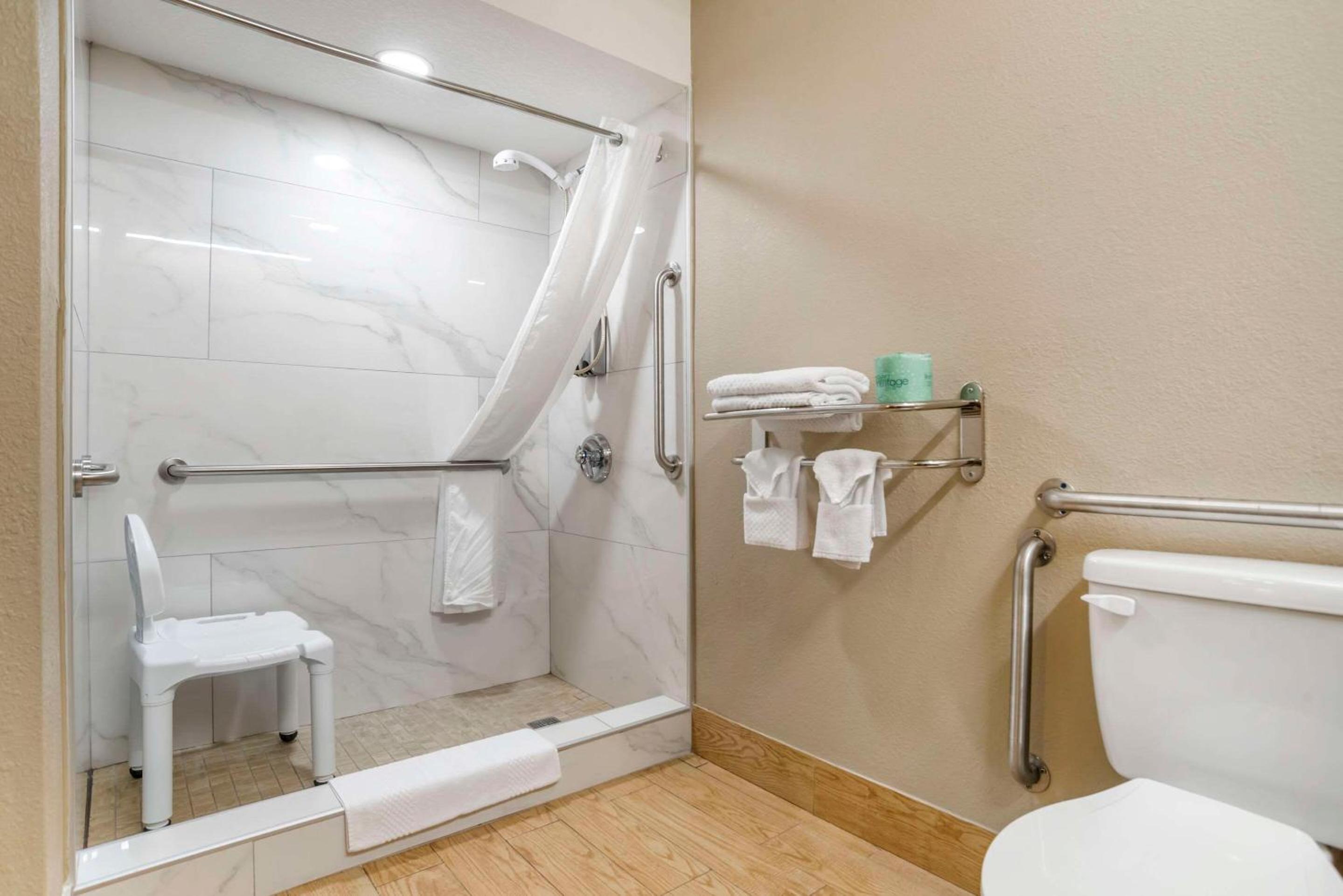 Queen Room with Two Queen Beds - Accessible/Non-Smoking  - Photo 2