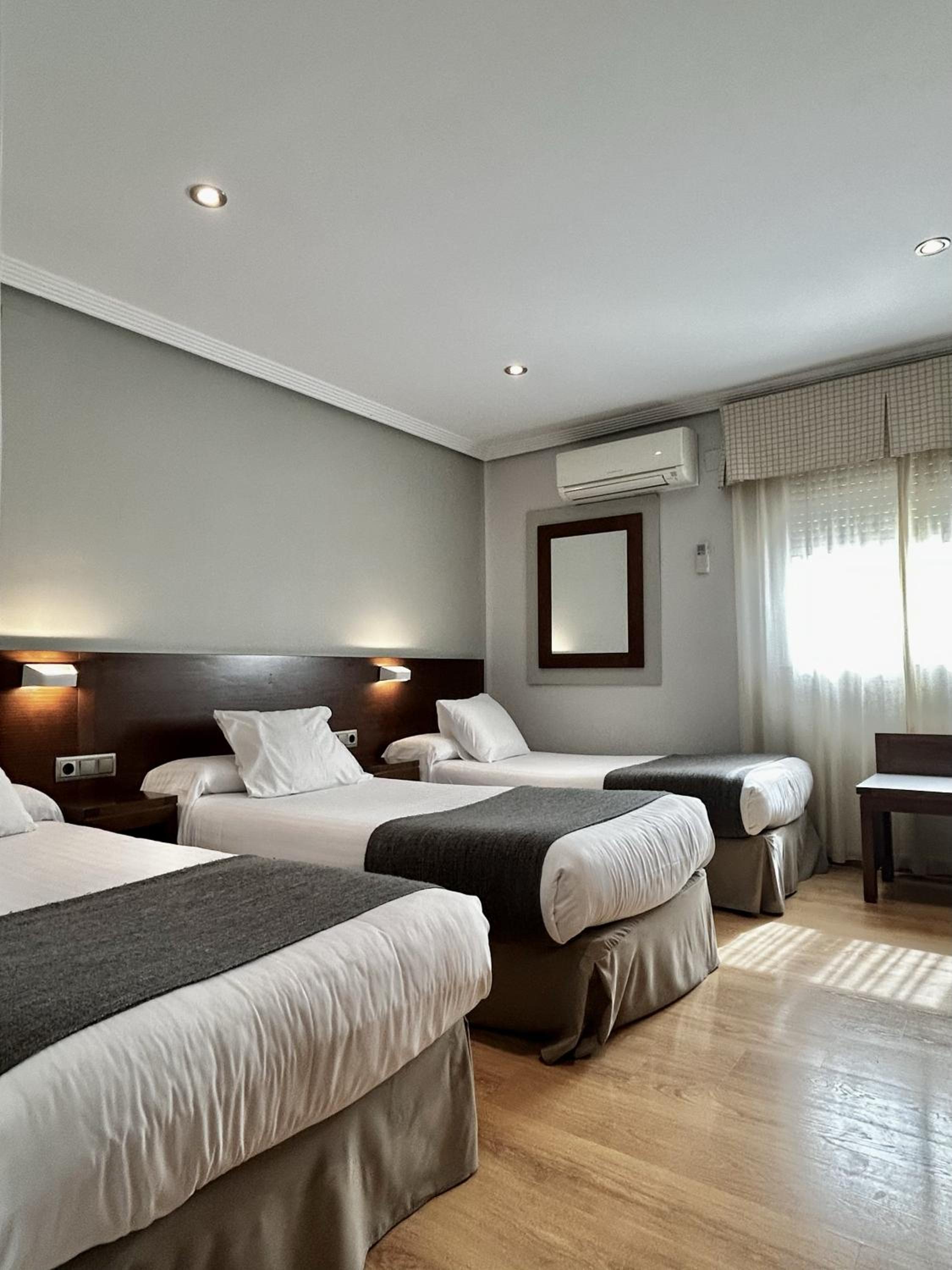 Triple Room - Photo 6