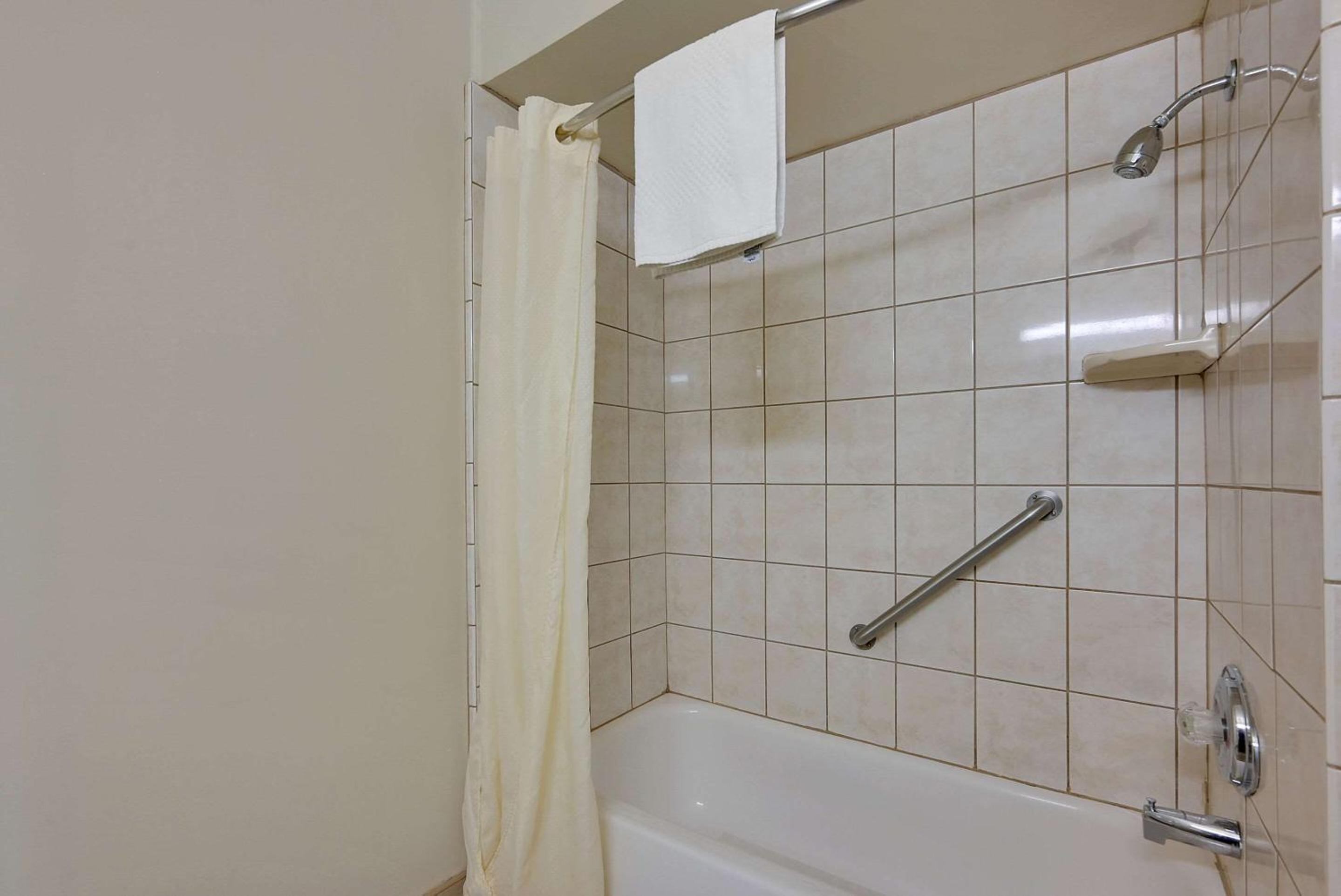 King Room - Non-Smoking - Photo 10