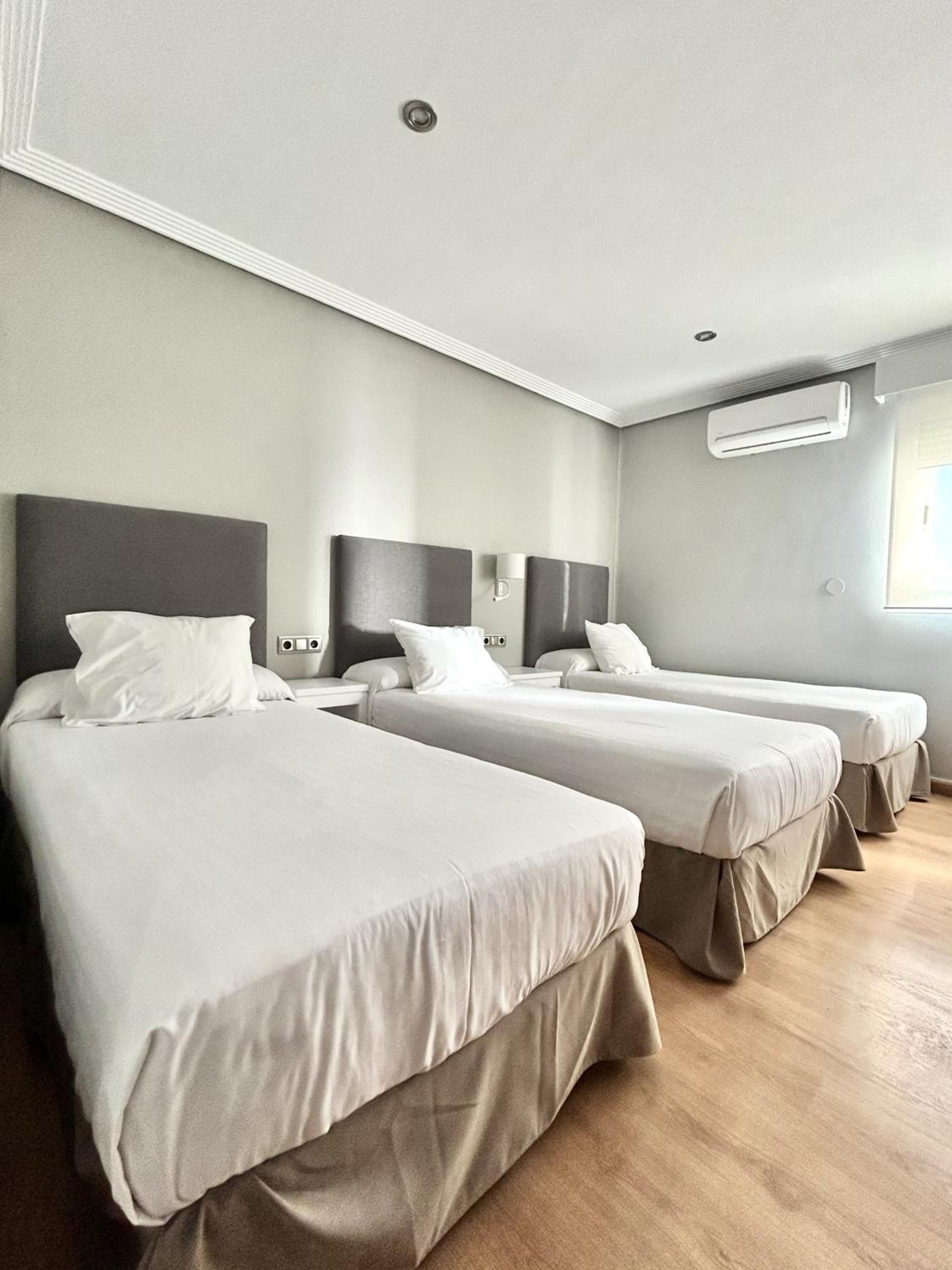Triple Room - Photo 10
