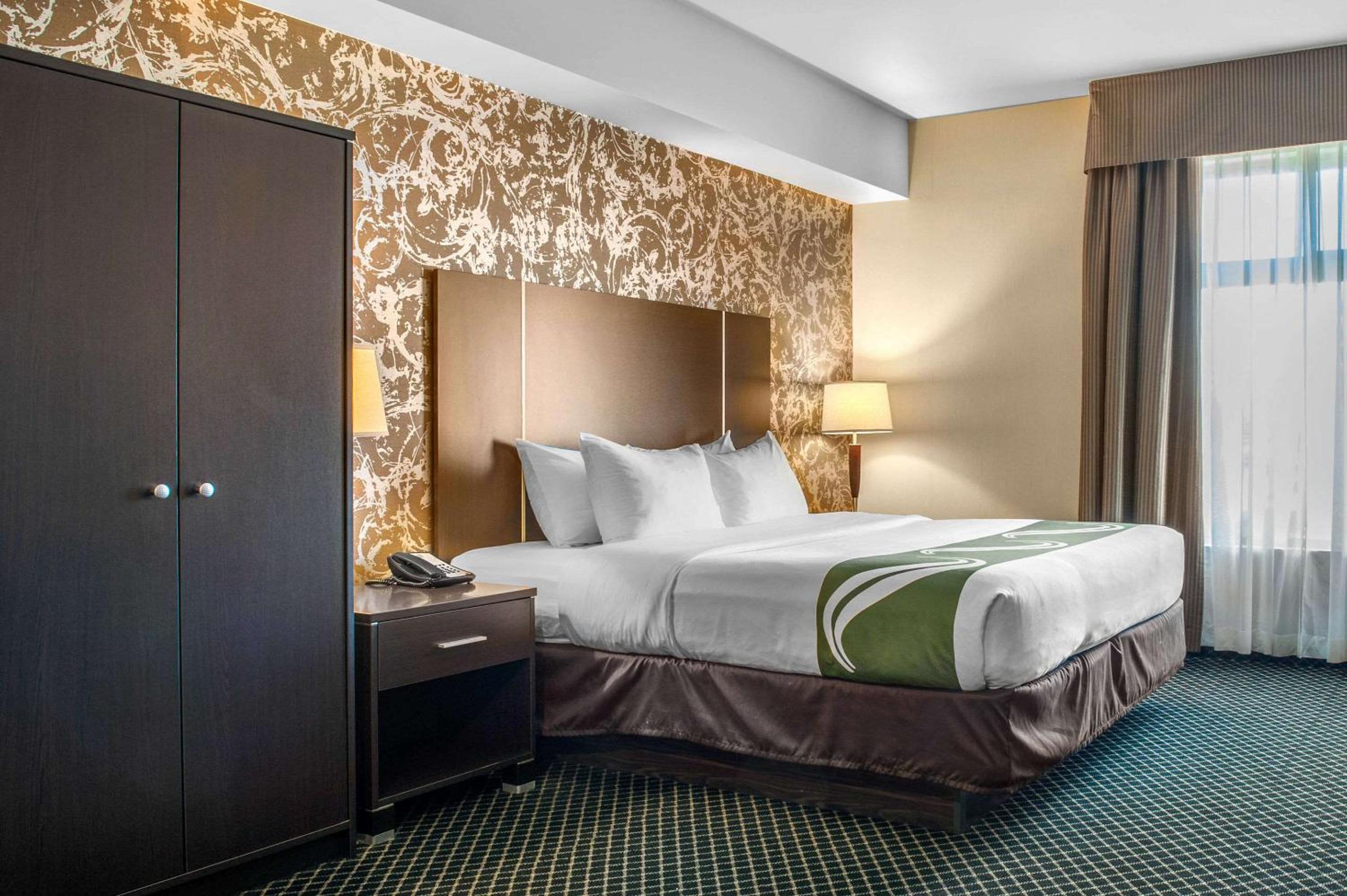 King Room - Non-Smoking - Photo 3