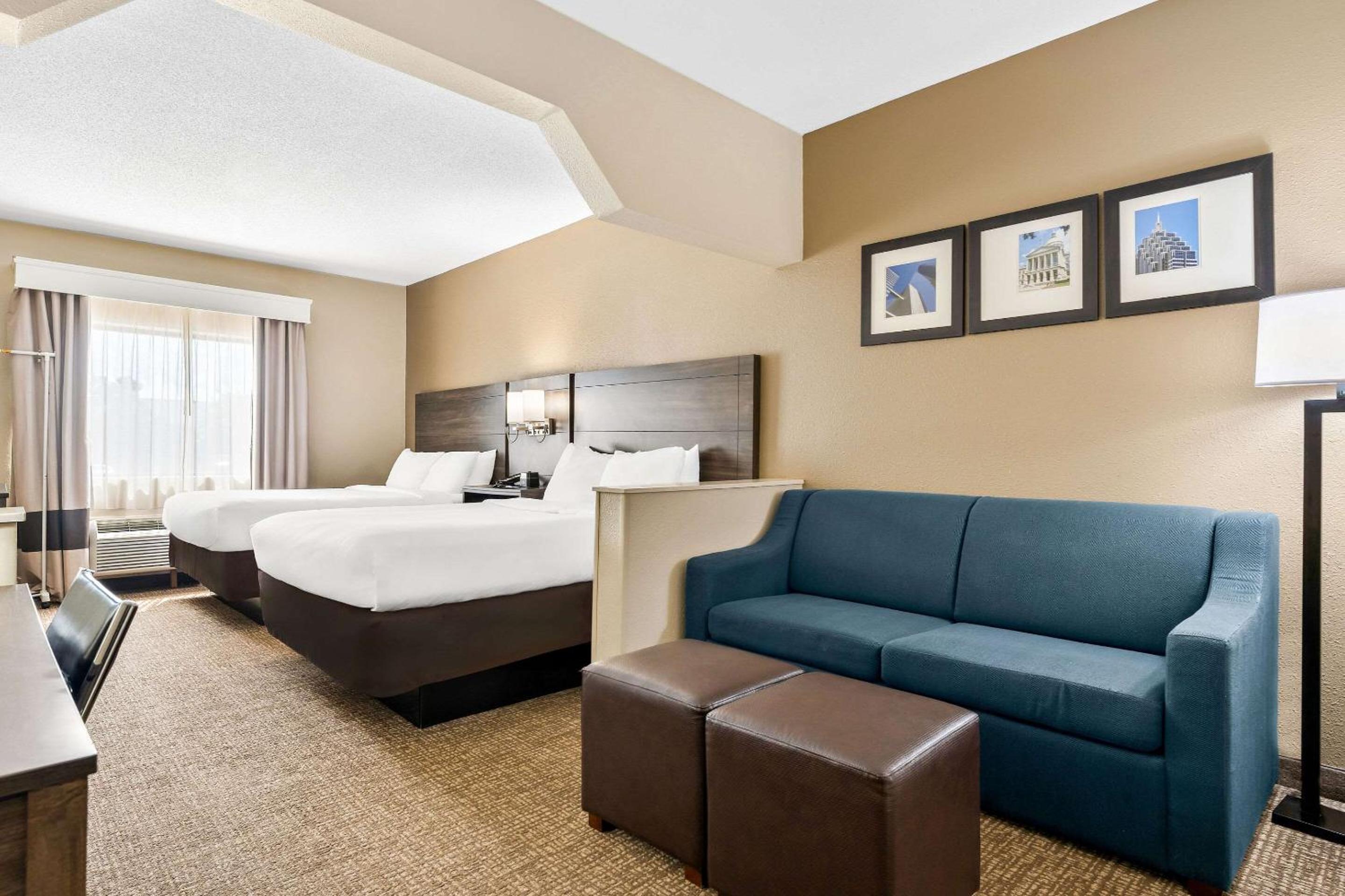 Queen Suite with Two Queen Beds - Photo 8