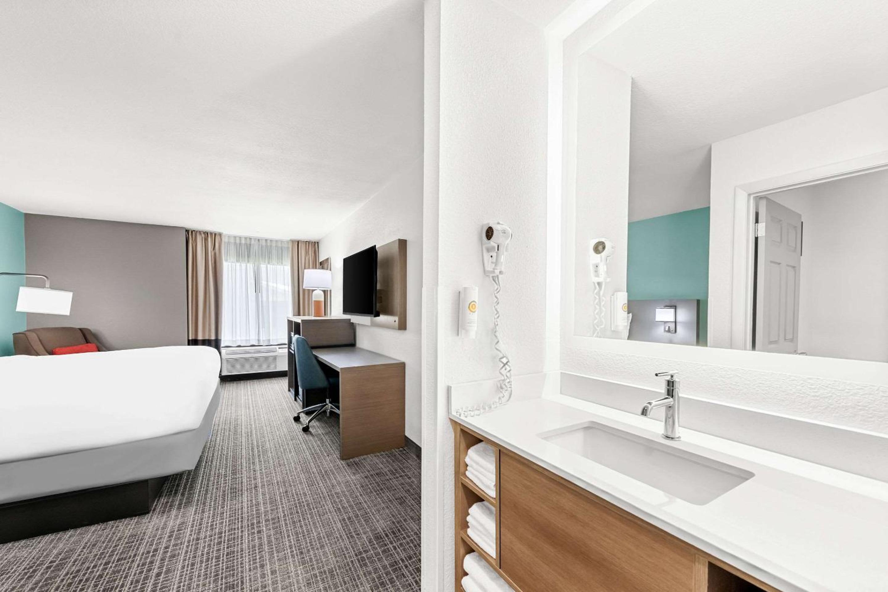 King Room - Non-Smoking - Photo 6