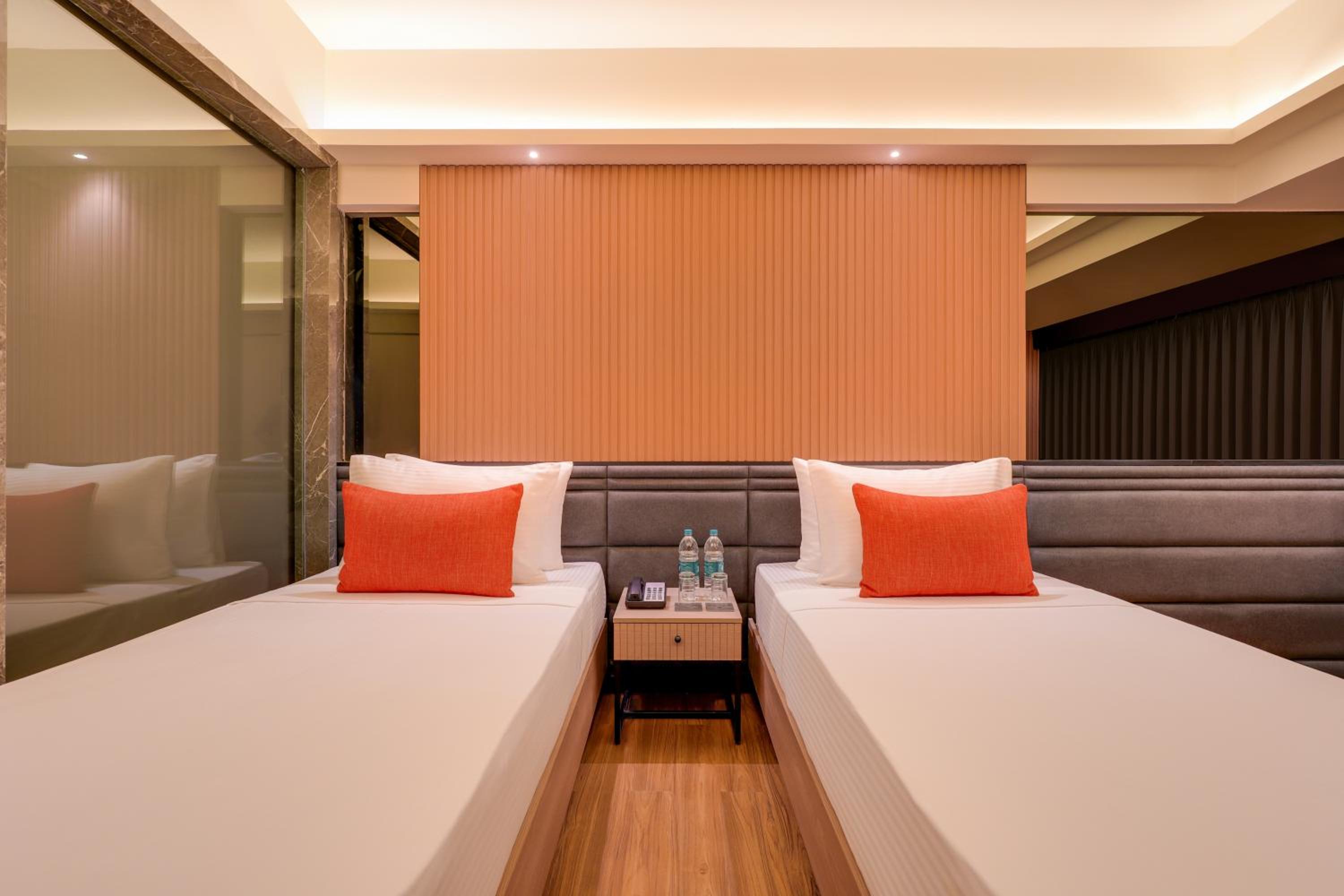Premier Twin Room - Photo 4