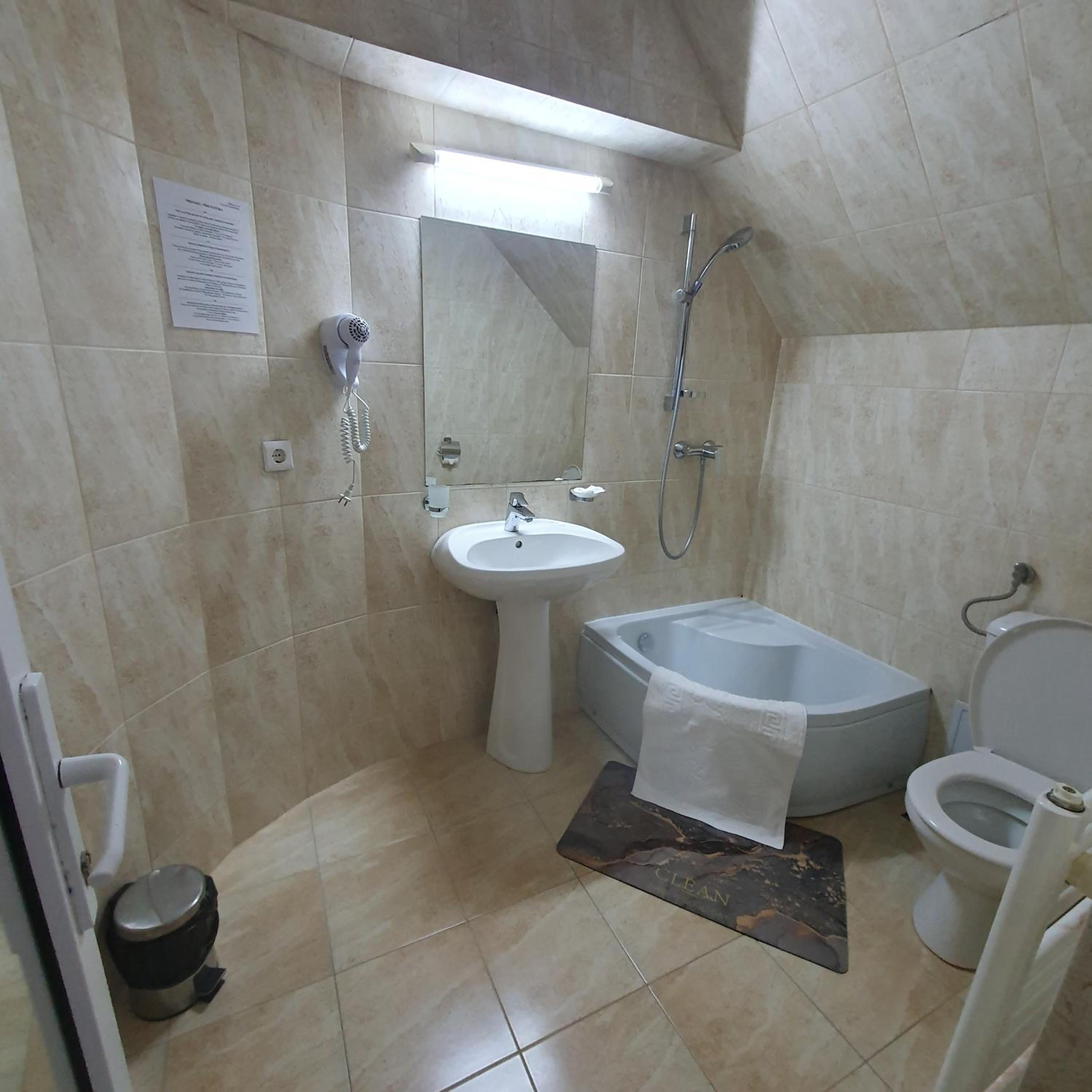 Budget Double Room photo 3