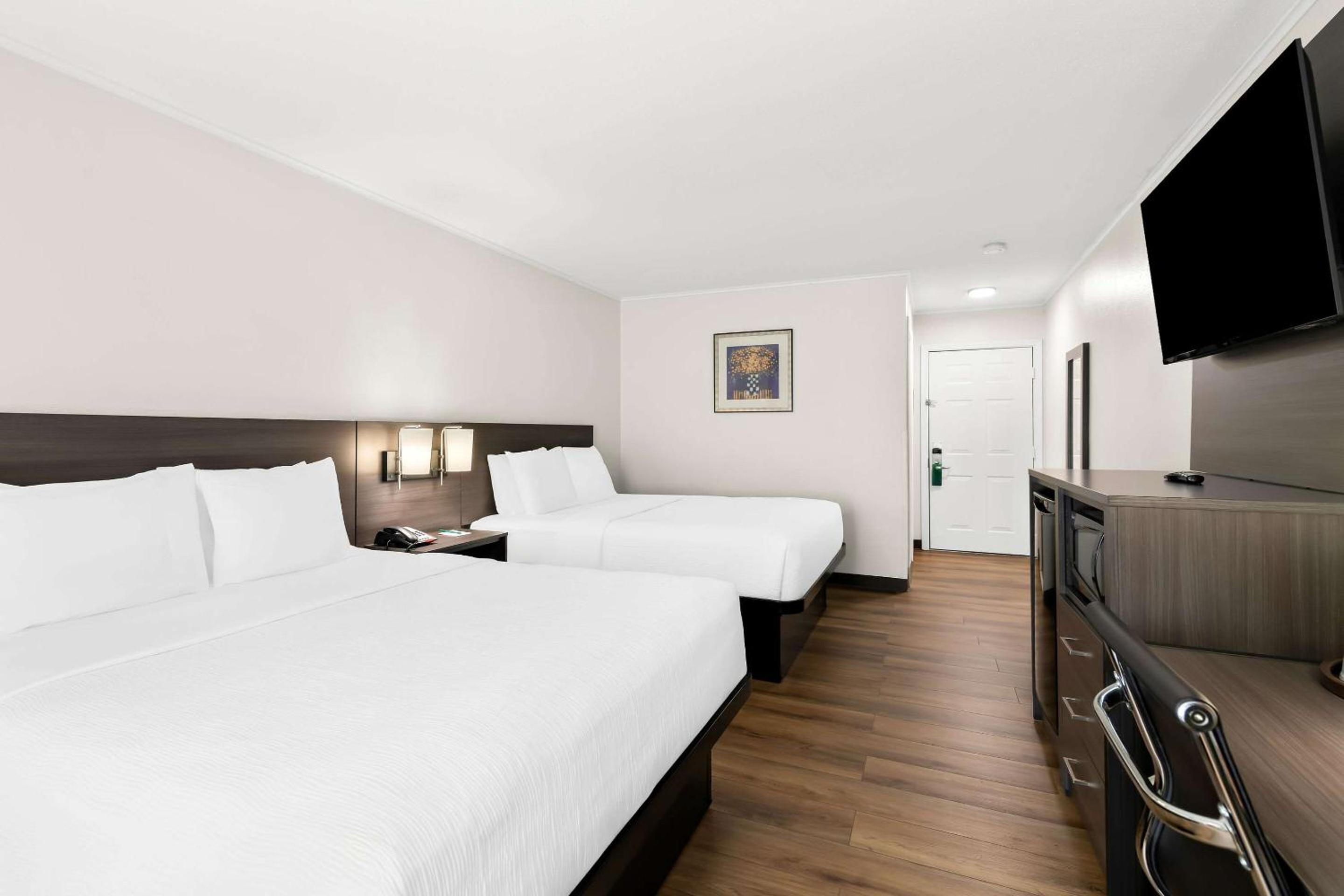 Non-Smoking Two Queen Room - Photo 3