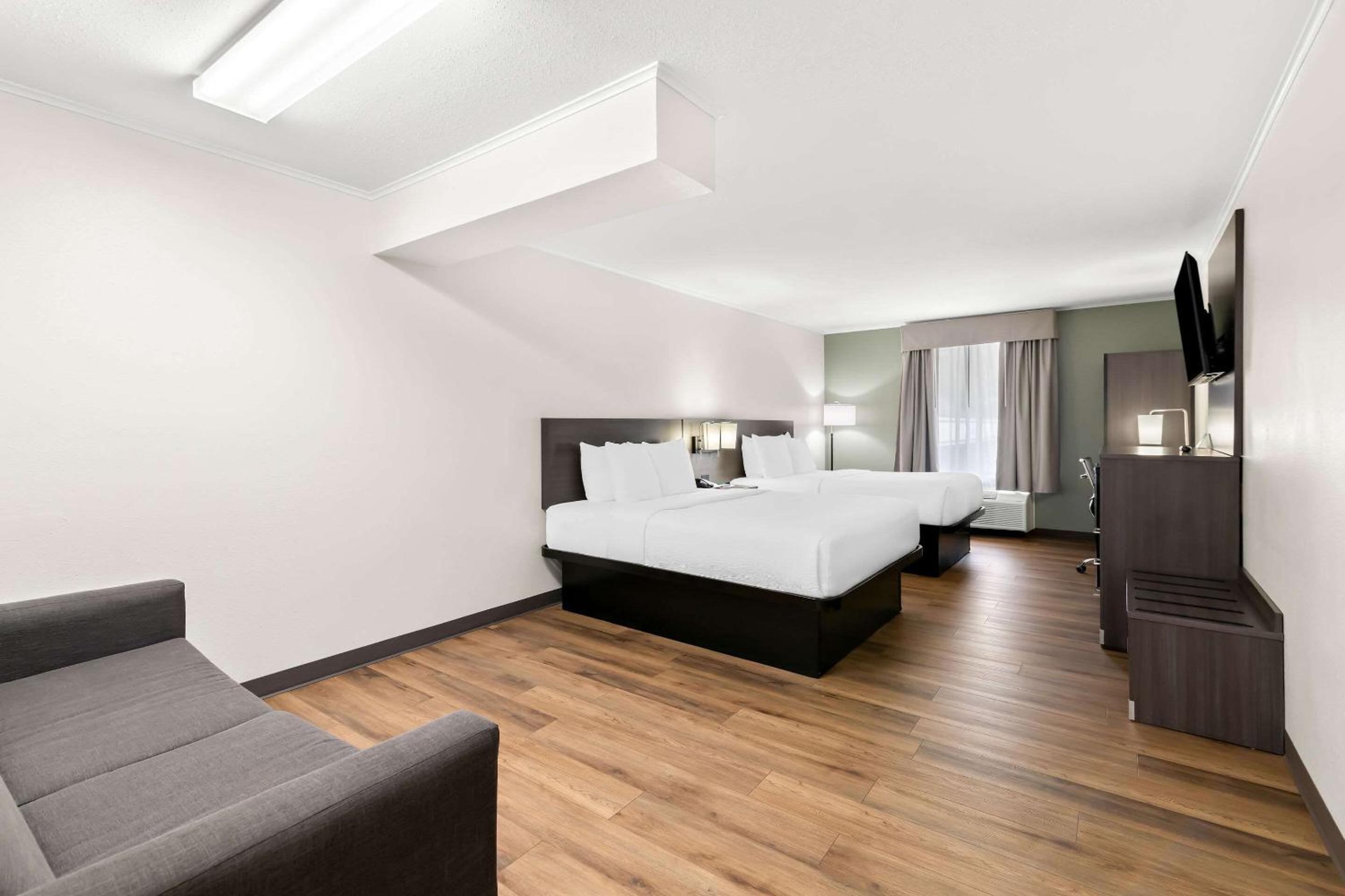 Queen Suite with Two Queen Beds - Non-Smoking - Photo 1