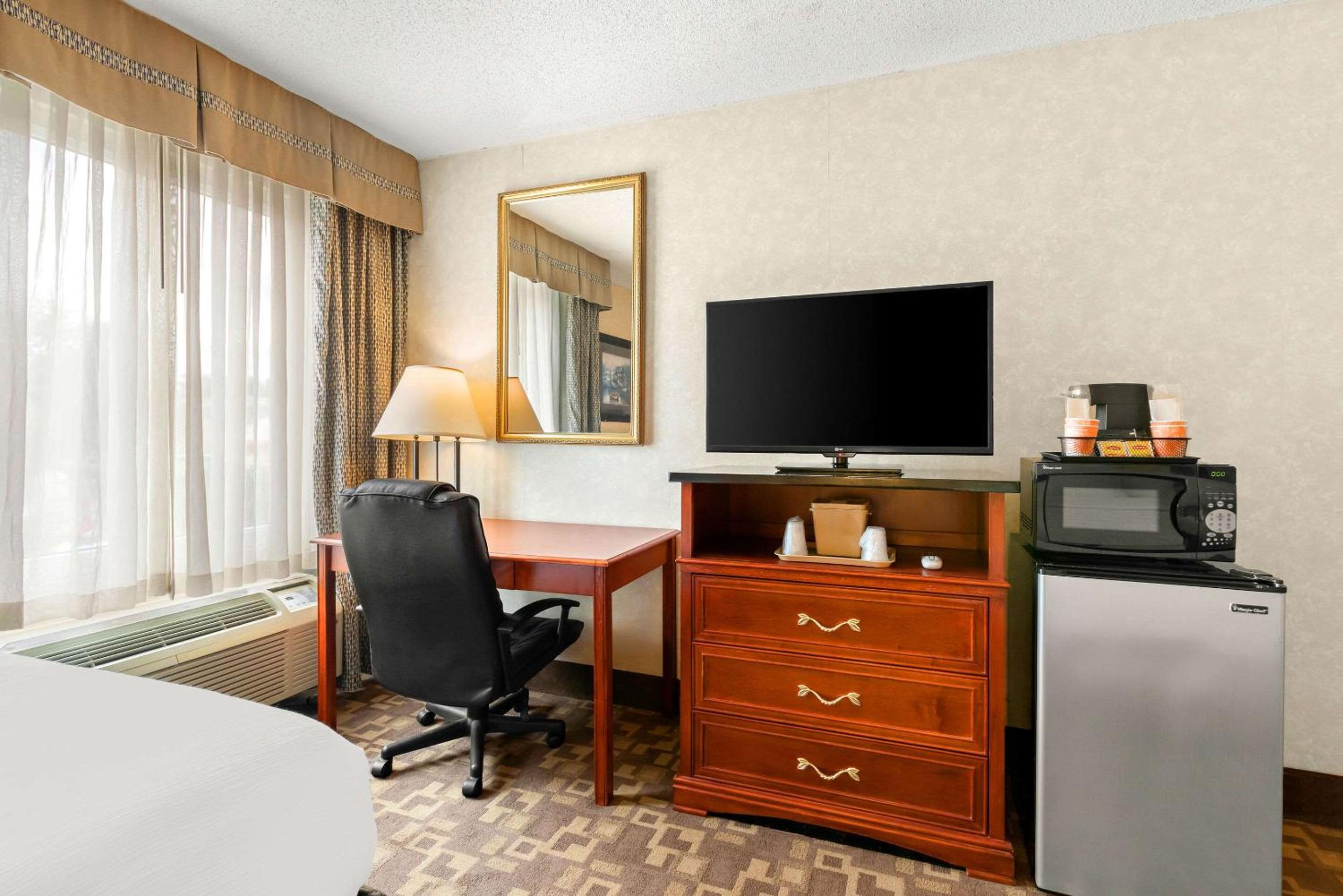 Double Room with Two Double Beds - Accessible/Non Smoking