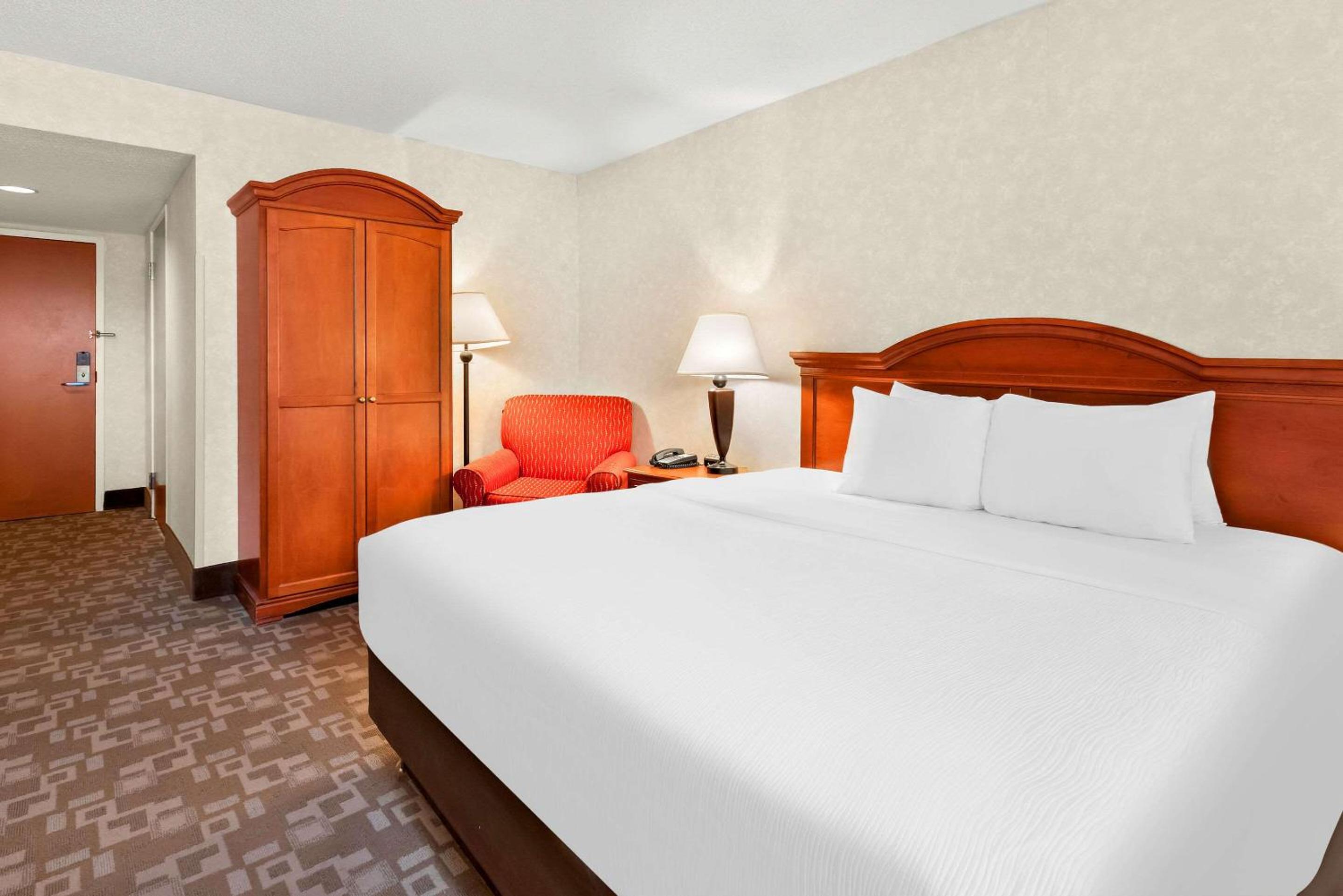 King Room - Accessible/Non Smoking - Photo 1
