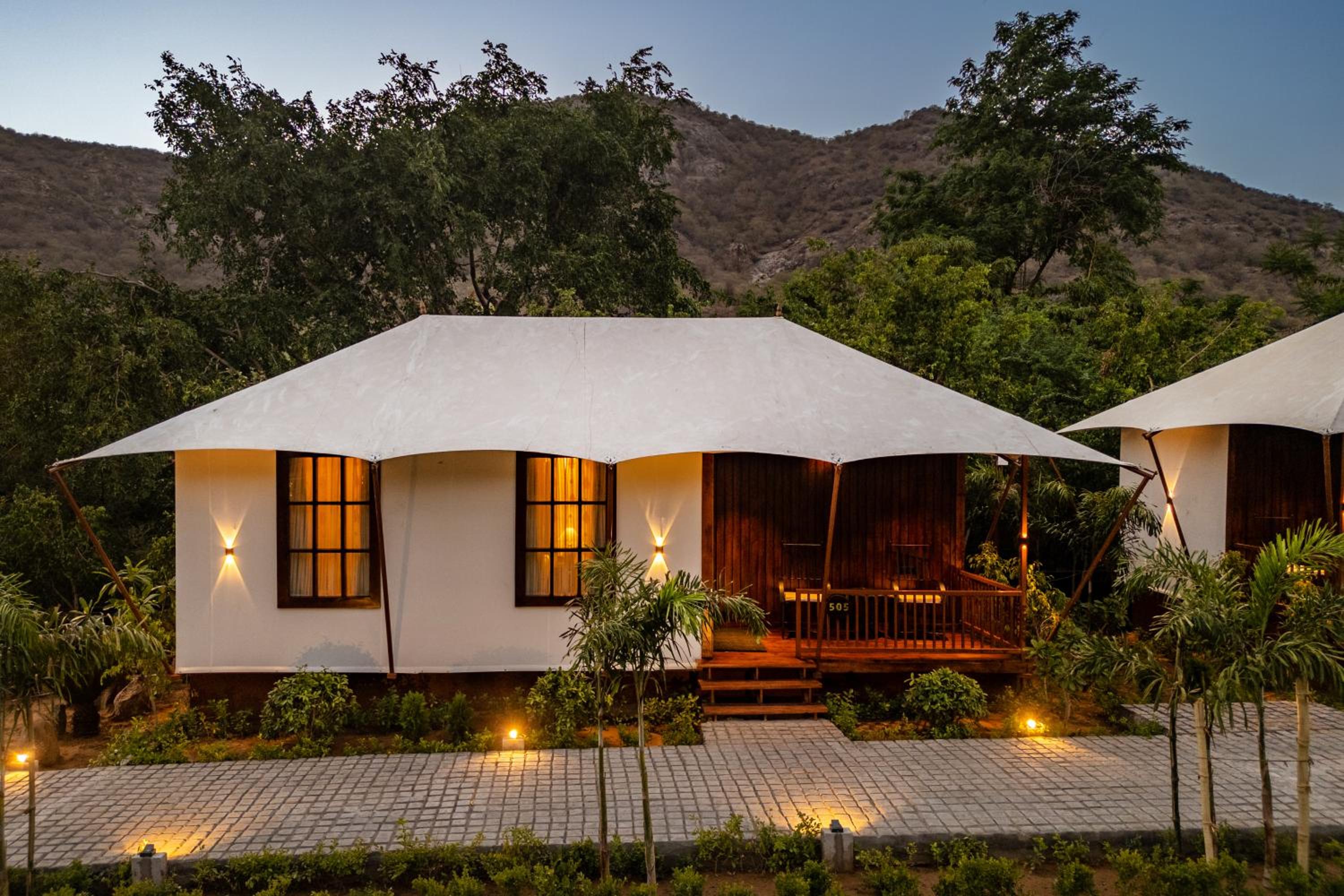 Luxury Tent:10% discount on Food & Beverages (excluding In-Room Dining and Liquor), 10% discount on Spa Services, Laundry Services, Complimentary Happy Hour Offer – Buy 1 Get 1 Free, available daily from 11:00 AM to 7:00 PM. - Photo 4