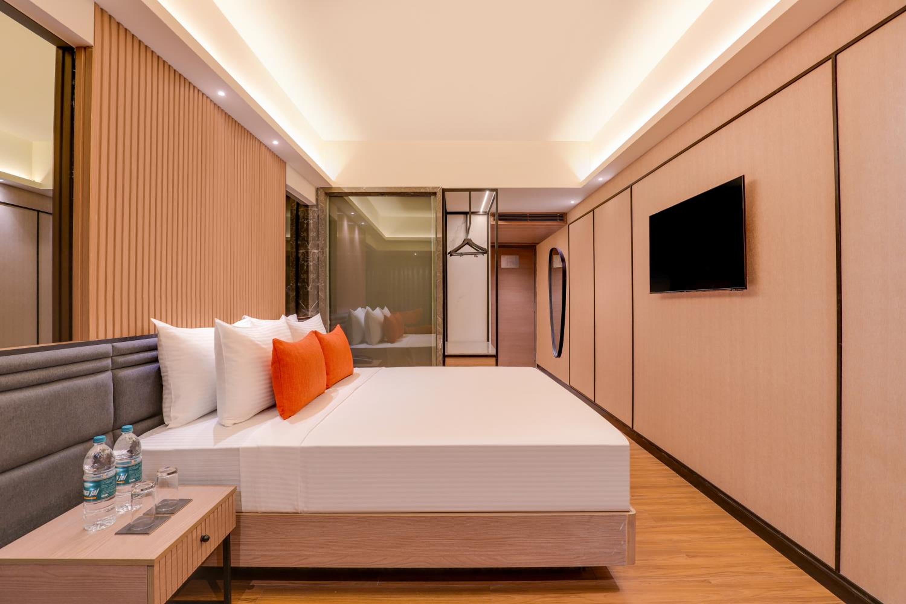 Premier King Room - Photo 7