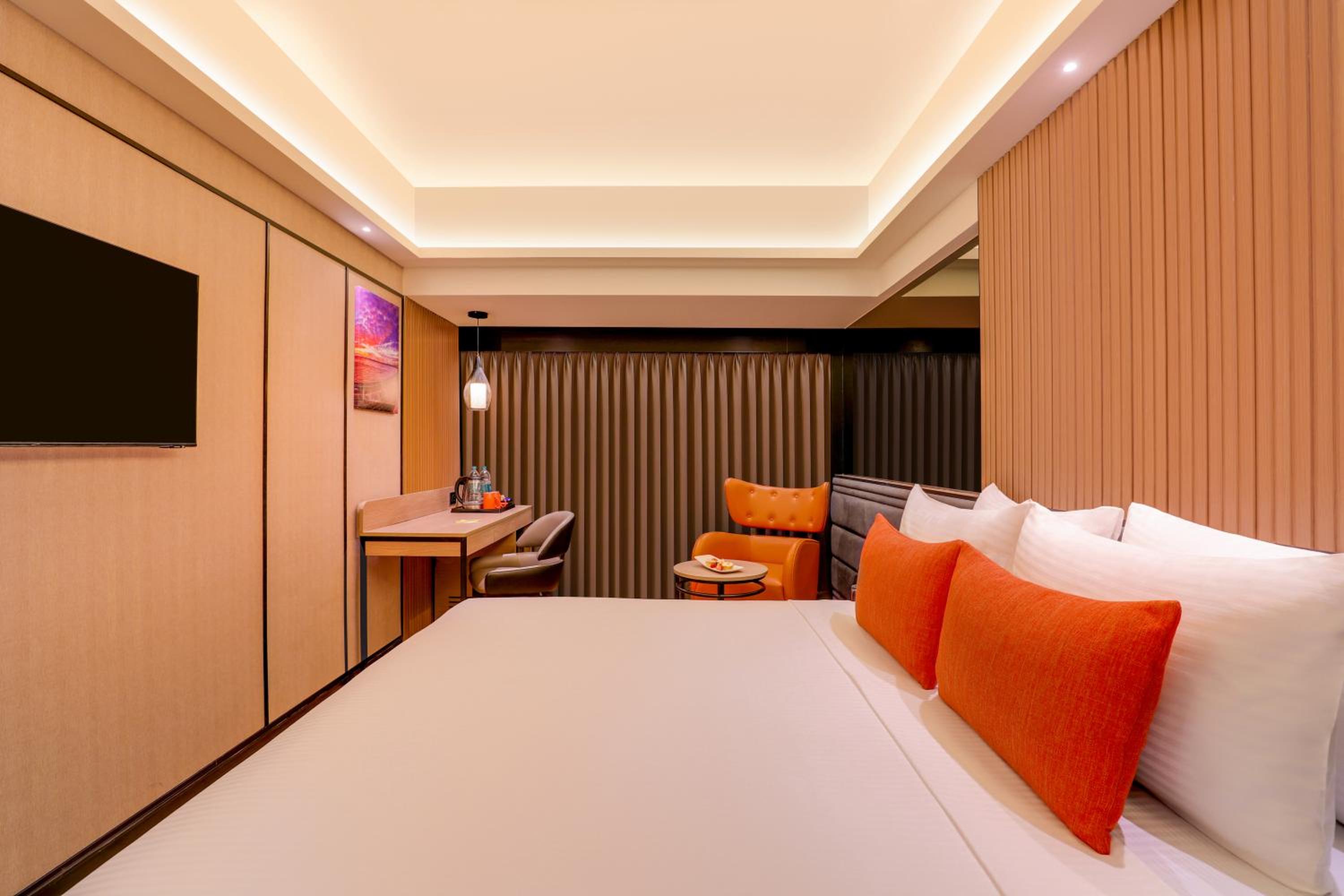 Premier King Room - Photo 5