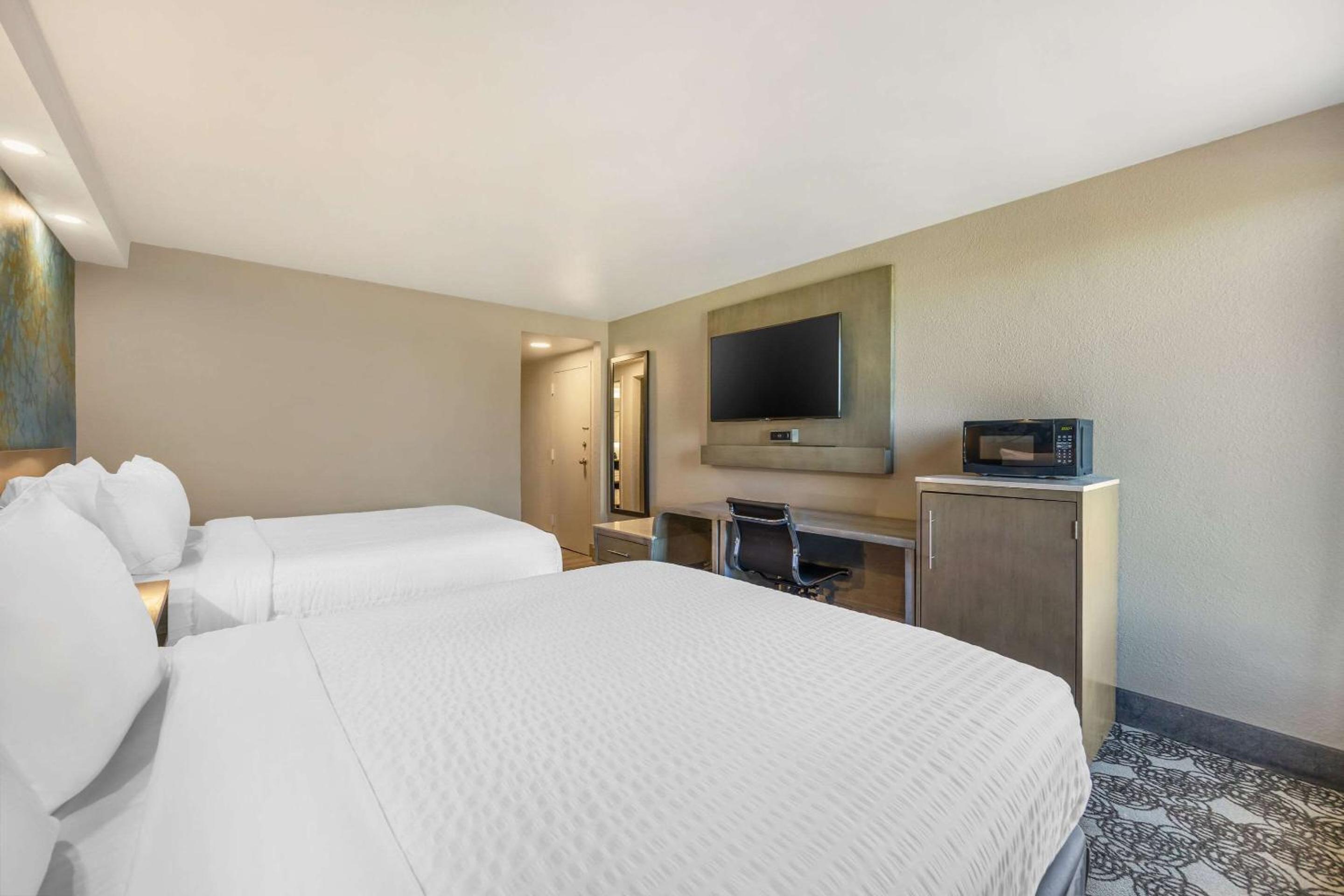 Superior Queen Room with Two Queen Beds - Photo 2