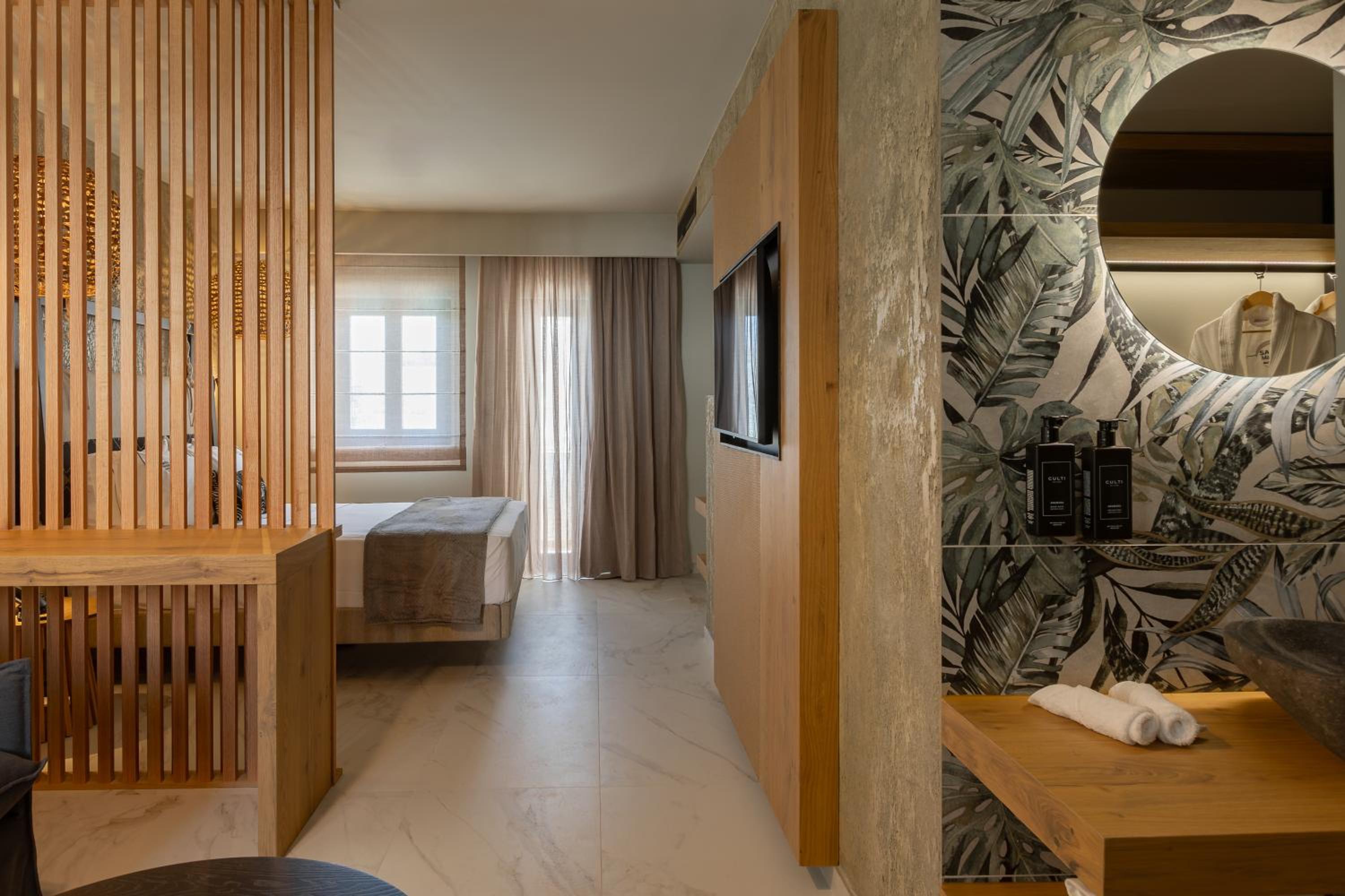 Premium Junior Suite with Indoor Jetted Tub - Photo 15