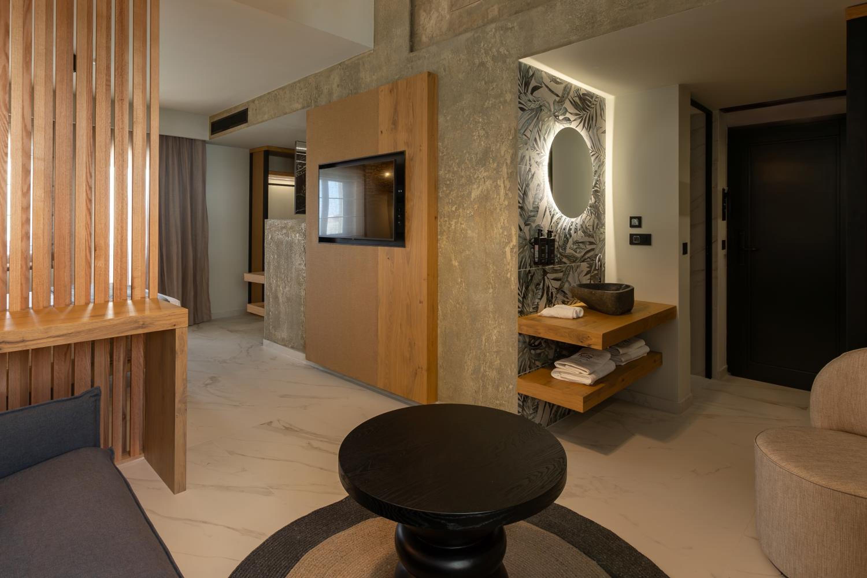 Premium Junior Suite with Indoor Jetted Tub - Photo 10
