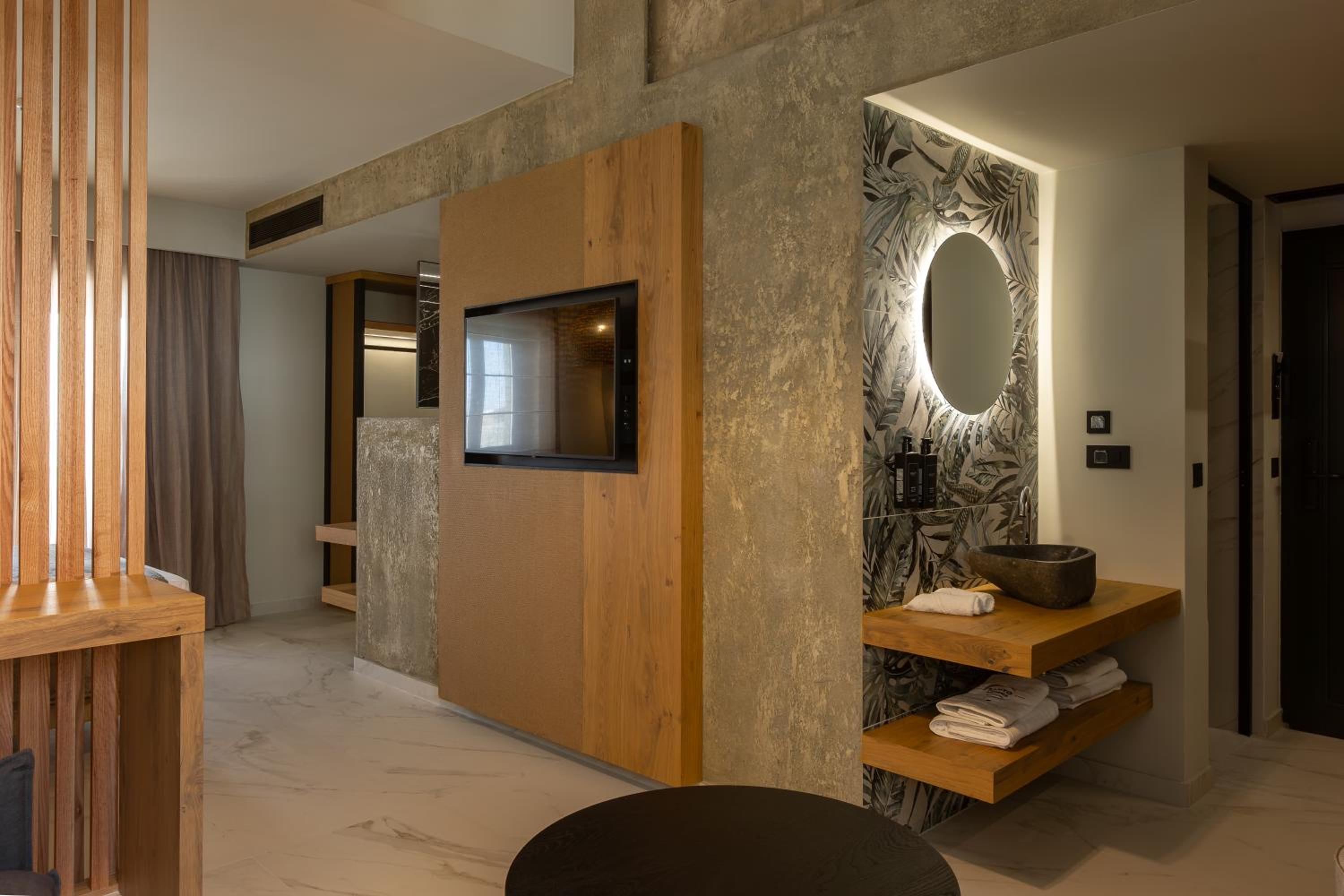 Premium Junior Suite with Indoor Jetted Tub - Photo 18