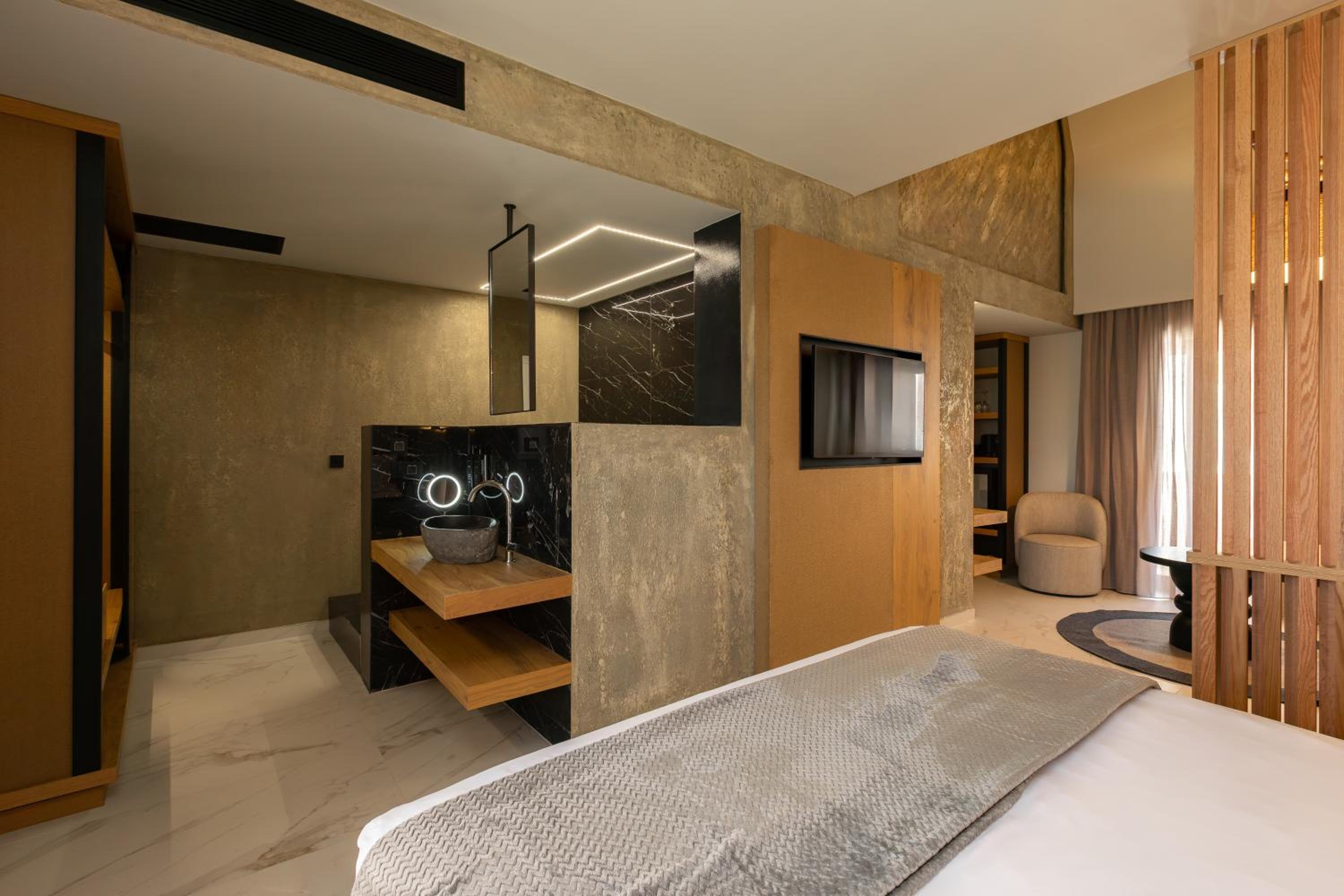 Premium Junior Suite with Indoor Jetted Tub - Photo 8