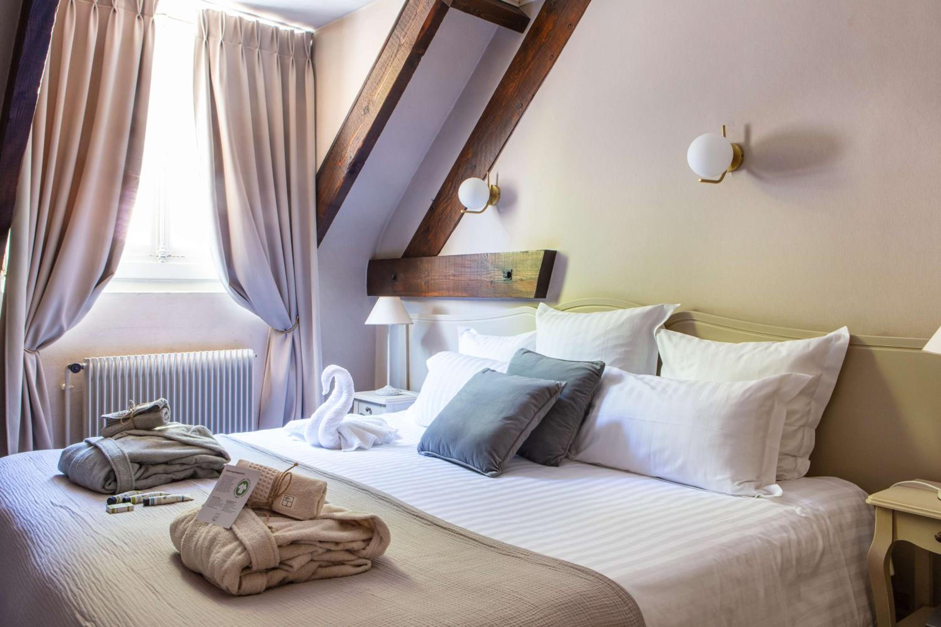 Privilege Room with King Bed and City View - Non-Smoking - Photo 4