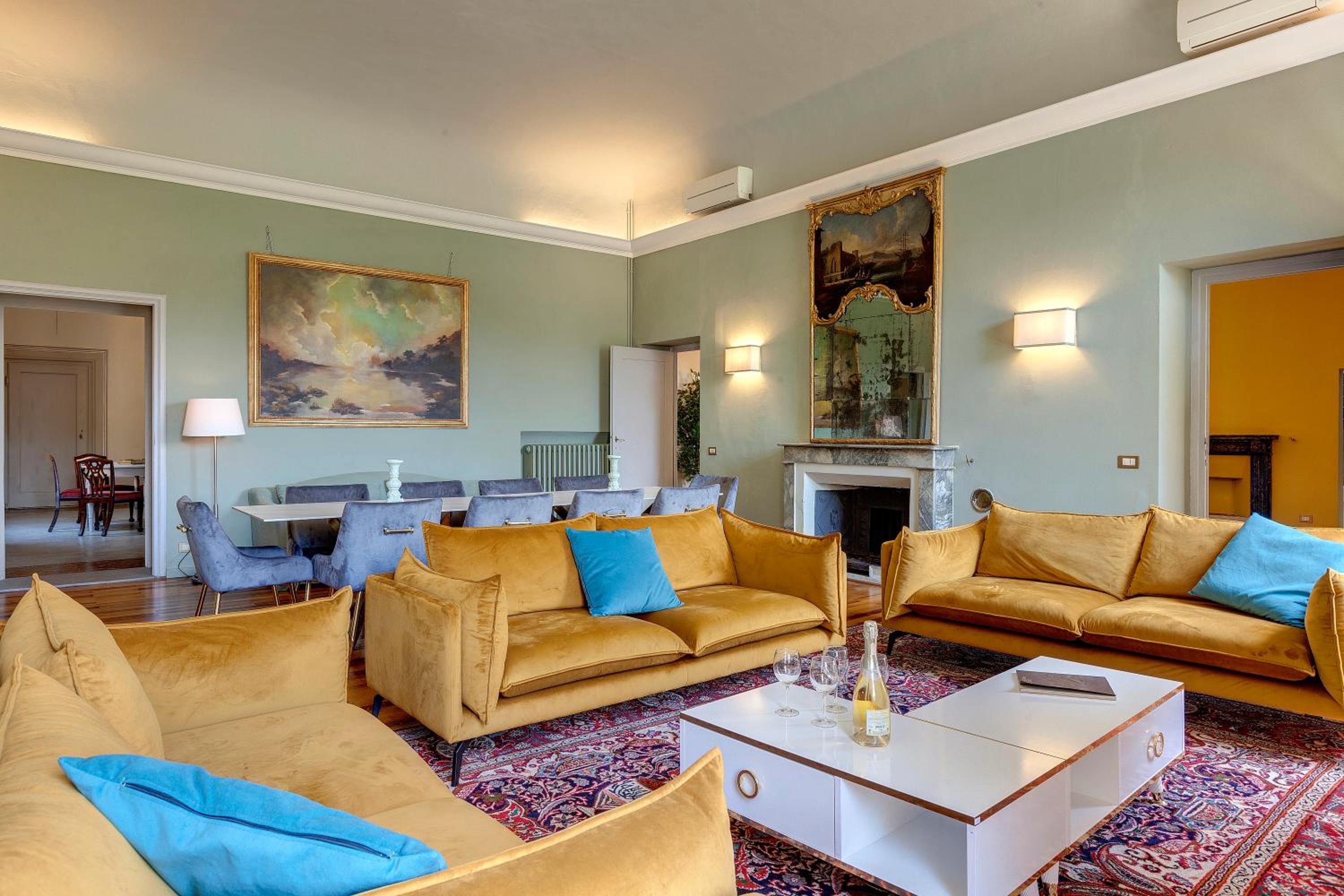 Four-Bedroom Luxury Apartment photo 1