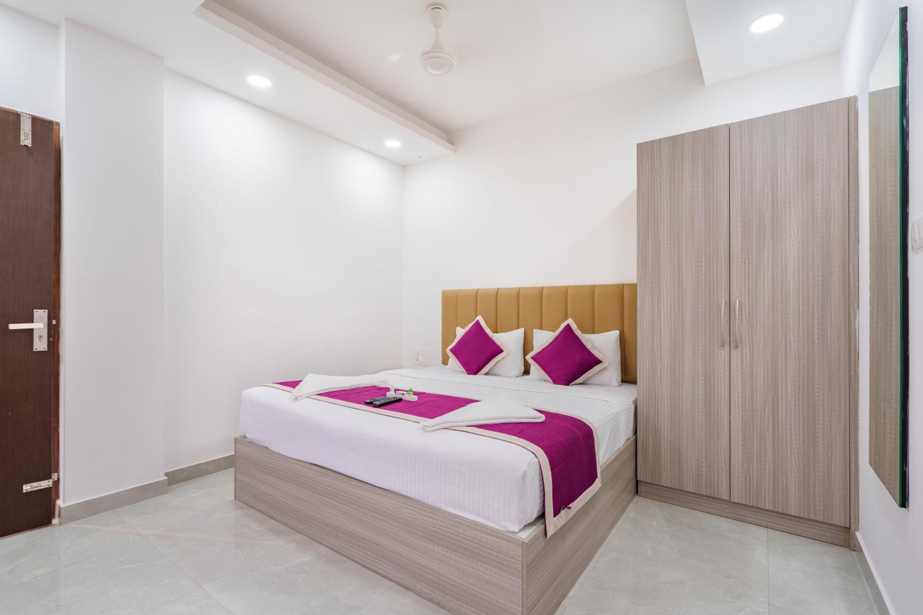 Deluxe Room - Photo 2