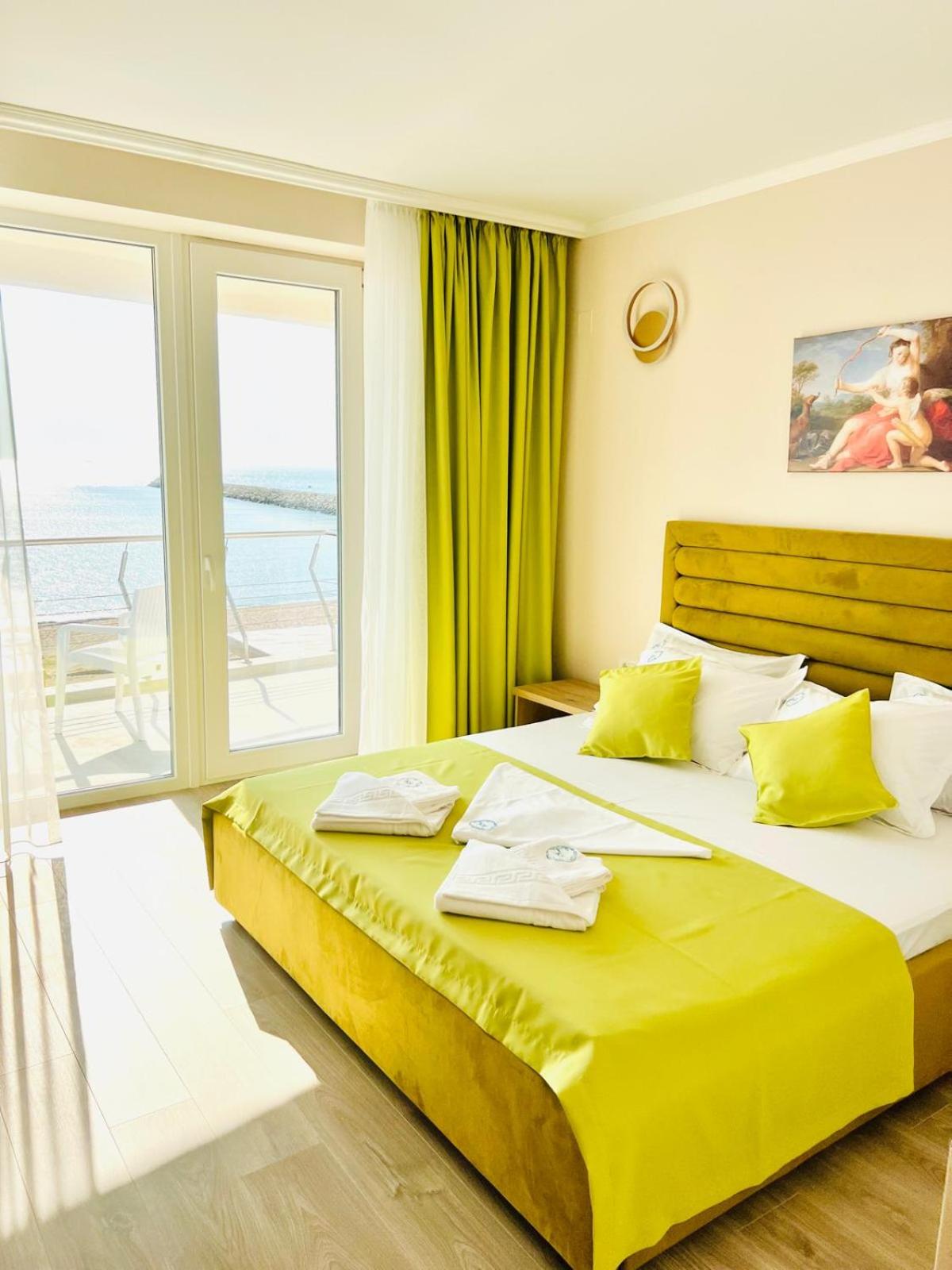 King Suite with Balcony photo 1
