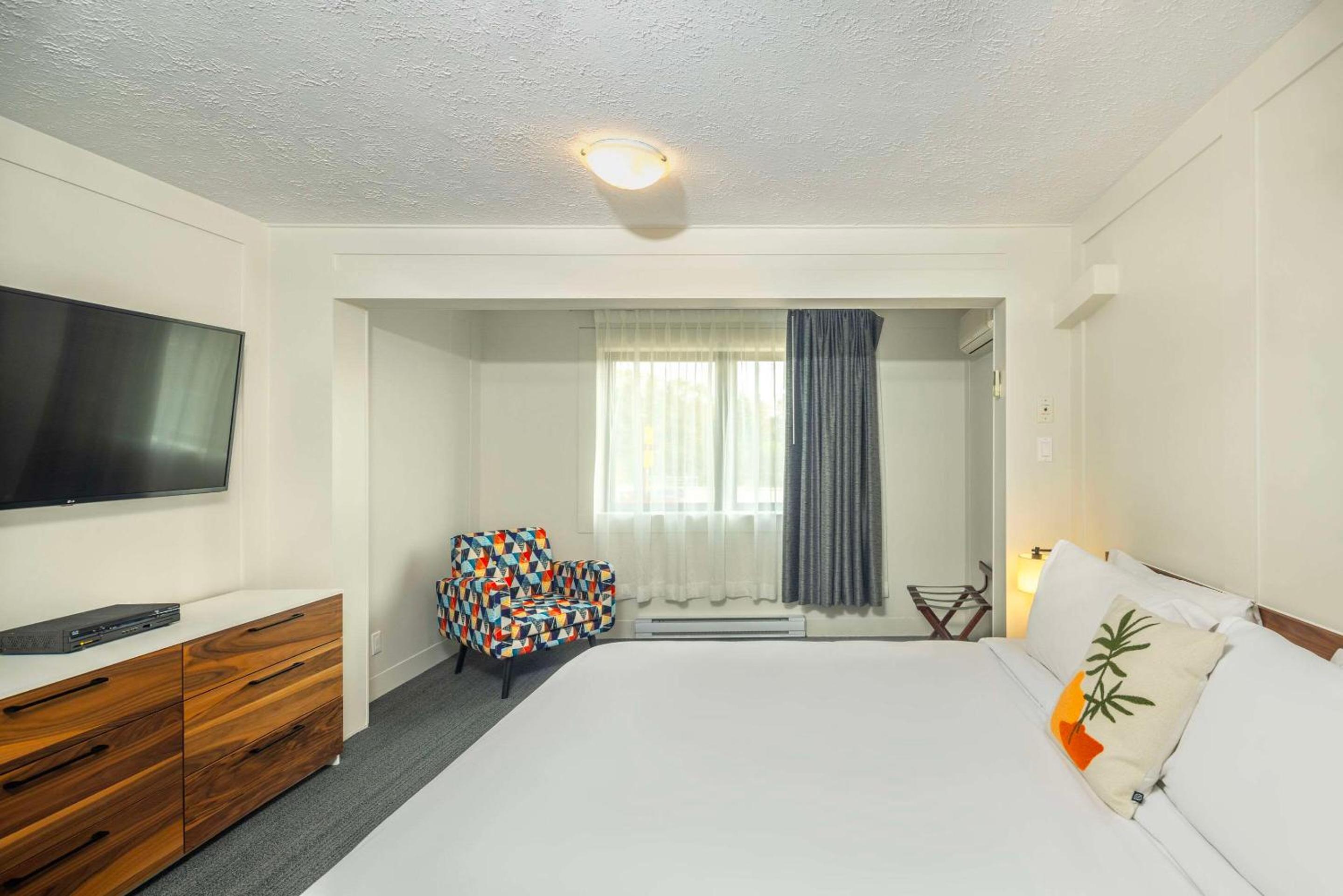 King Suite with Sofabed - Non-Smoking