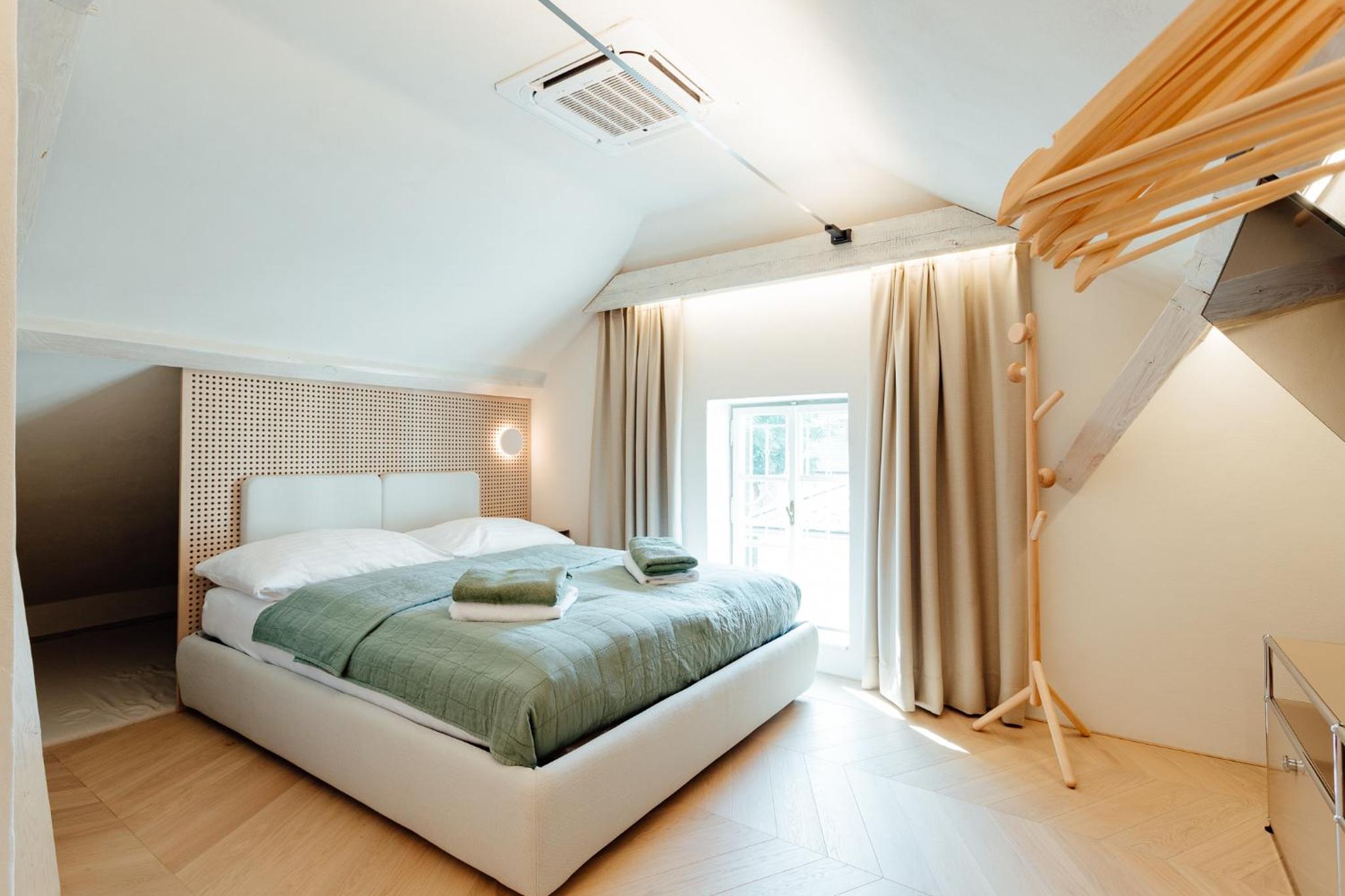 One-bedroom Loft Apartment