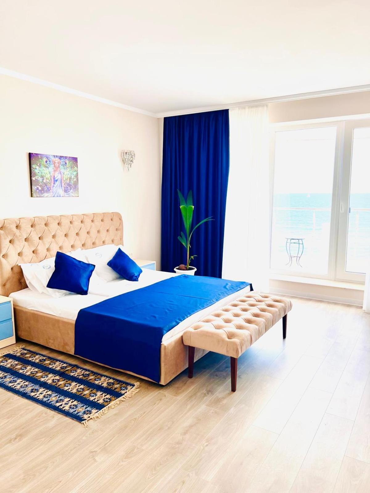 Deluxe Suite with Sea View photo 3