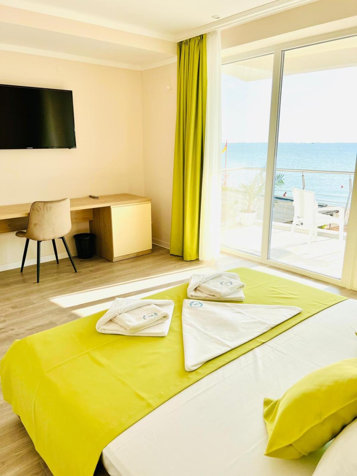 Deluxe Suite with Sea View photo 1
