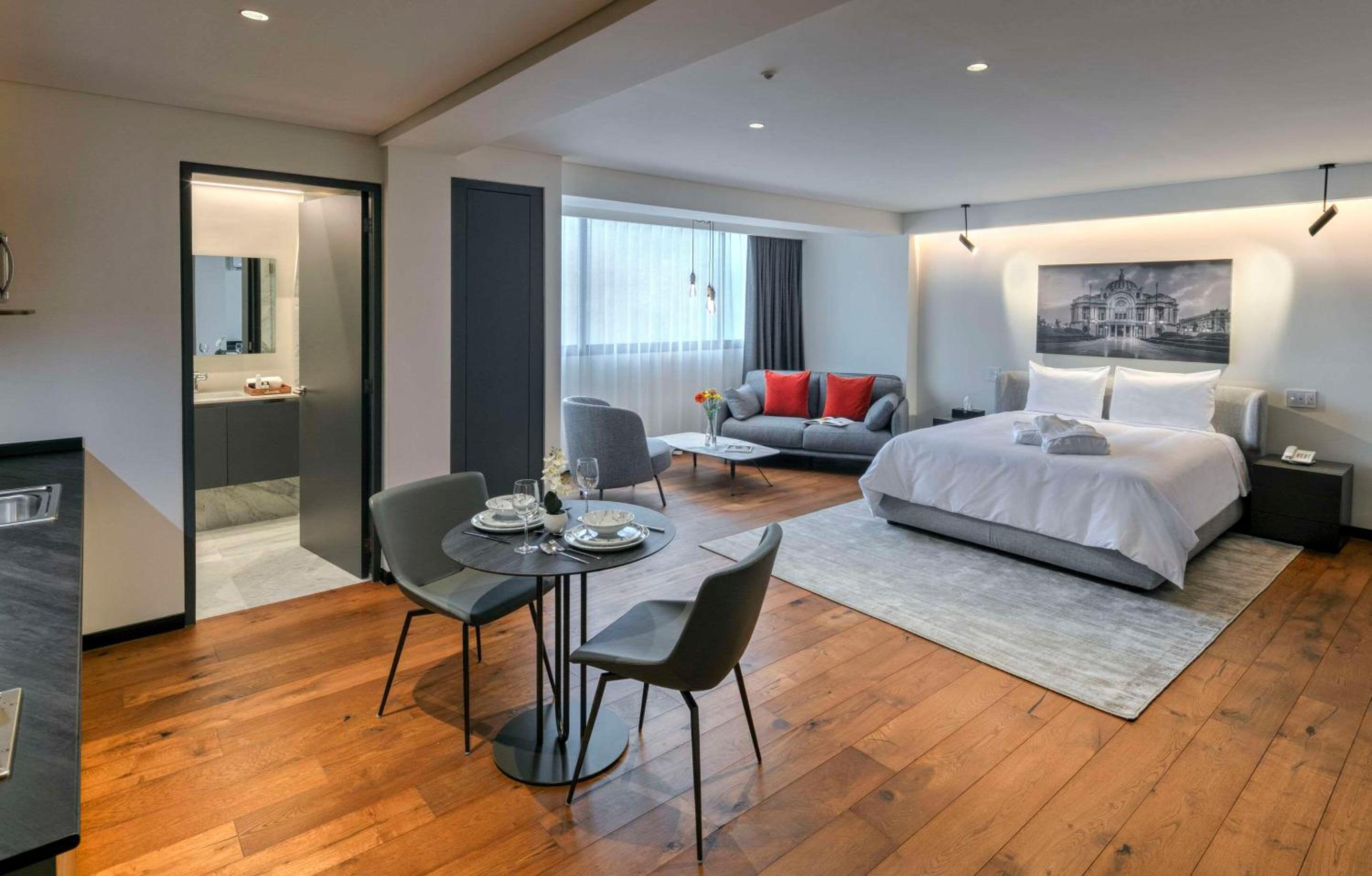 Superior Suite - Photo 2