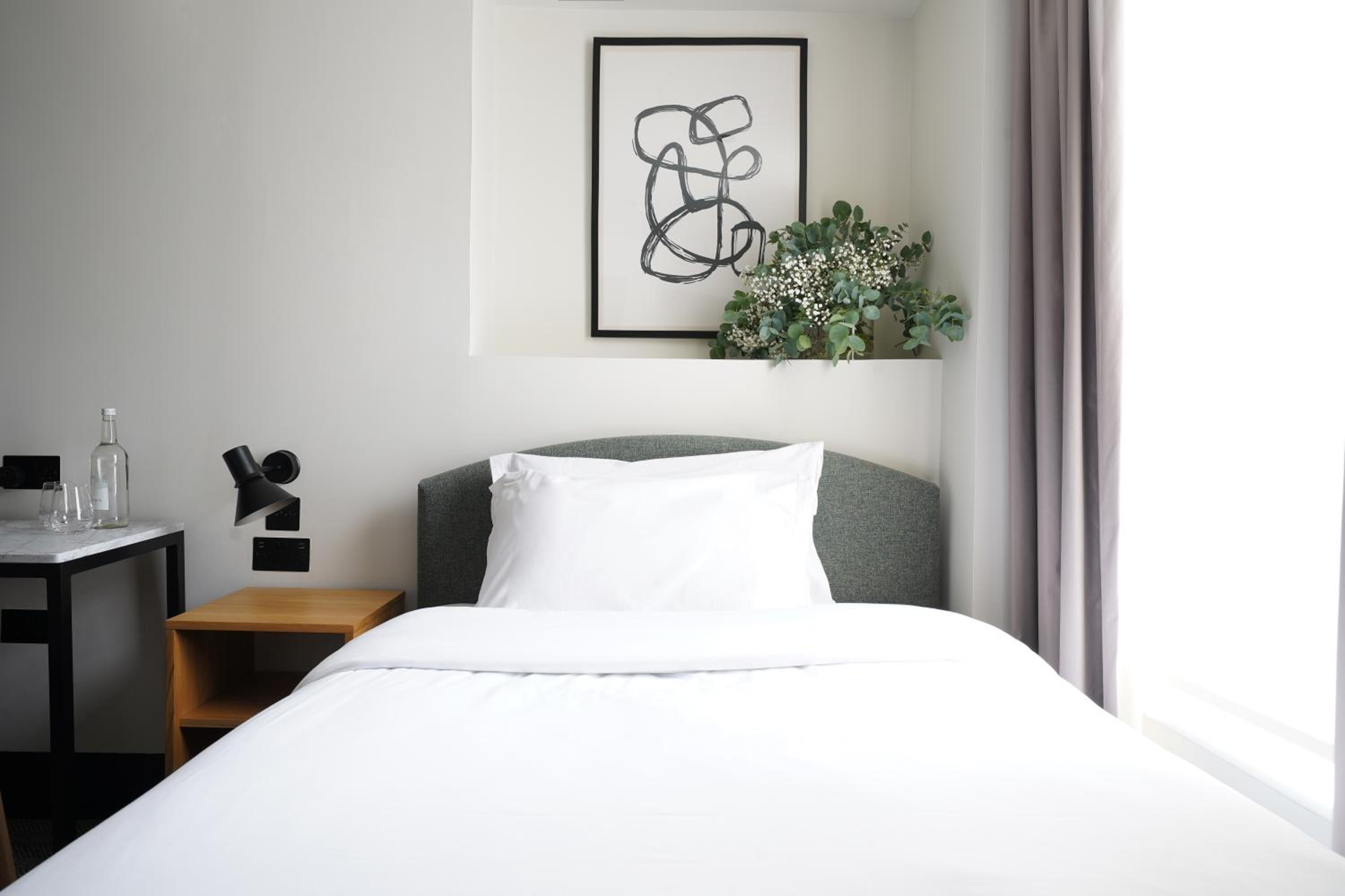 Small Room - Single Bed photo 1