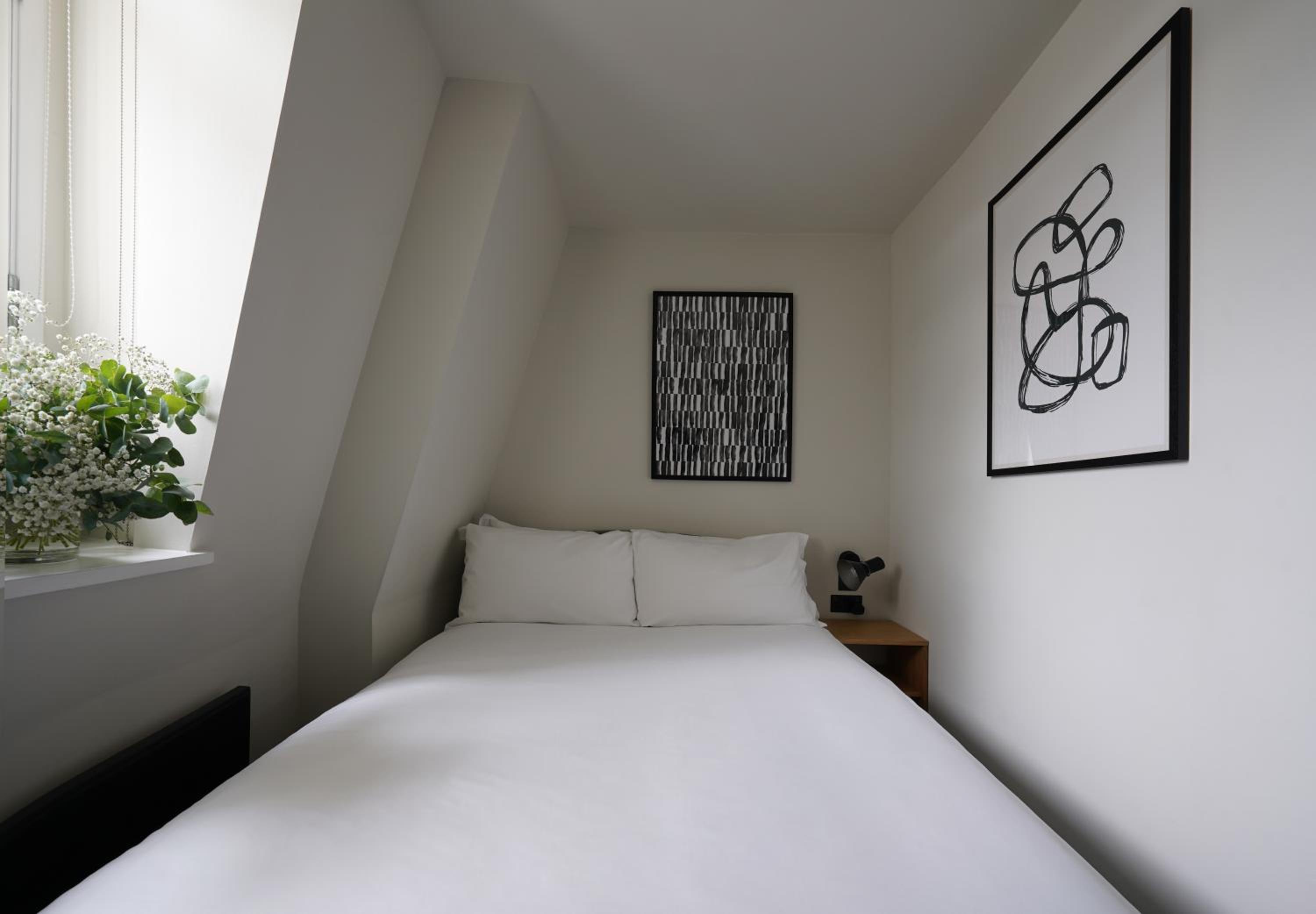 Small Room photo 1