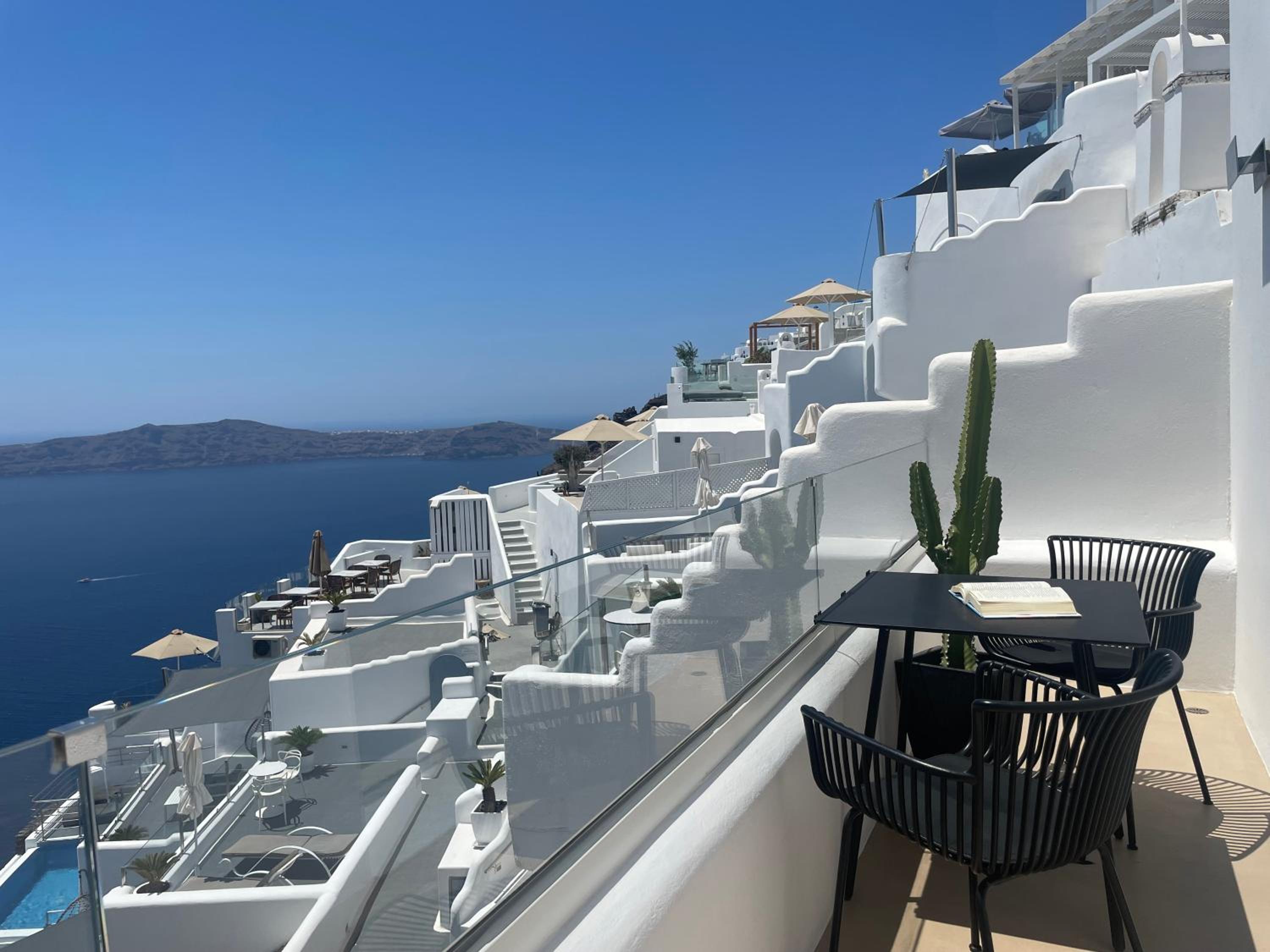 Superior Suite with Sea View - Photo 10