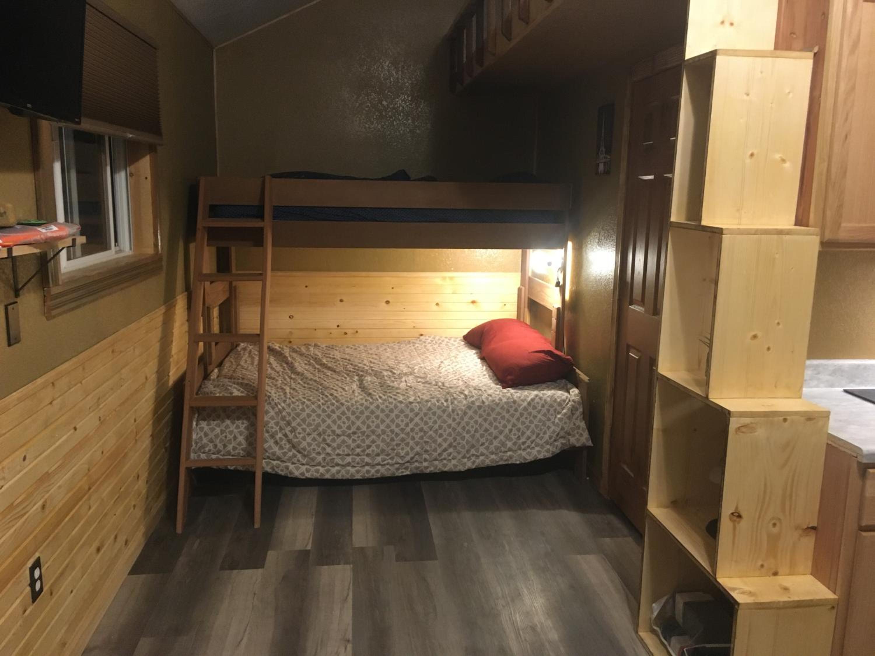 One-Bedroom House photo 1