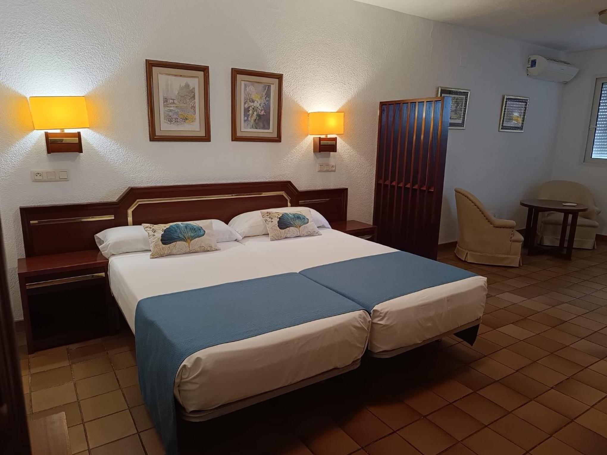 Twin Room - Photo 6